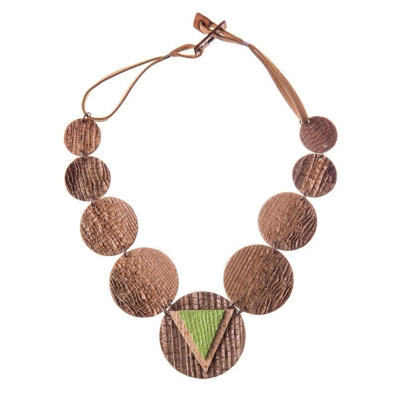 Collana Equilibrium Green: orecchini statement eleganti e sostenibili realizzati con materiali riciclati