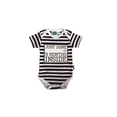 Neugeborenes Geschenk - Nur 9 Monate Inside® Weste - Schwangerschafts-Enthüllung - Coming Home Outfit - Babymitteilung