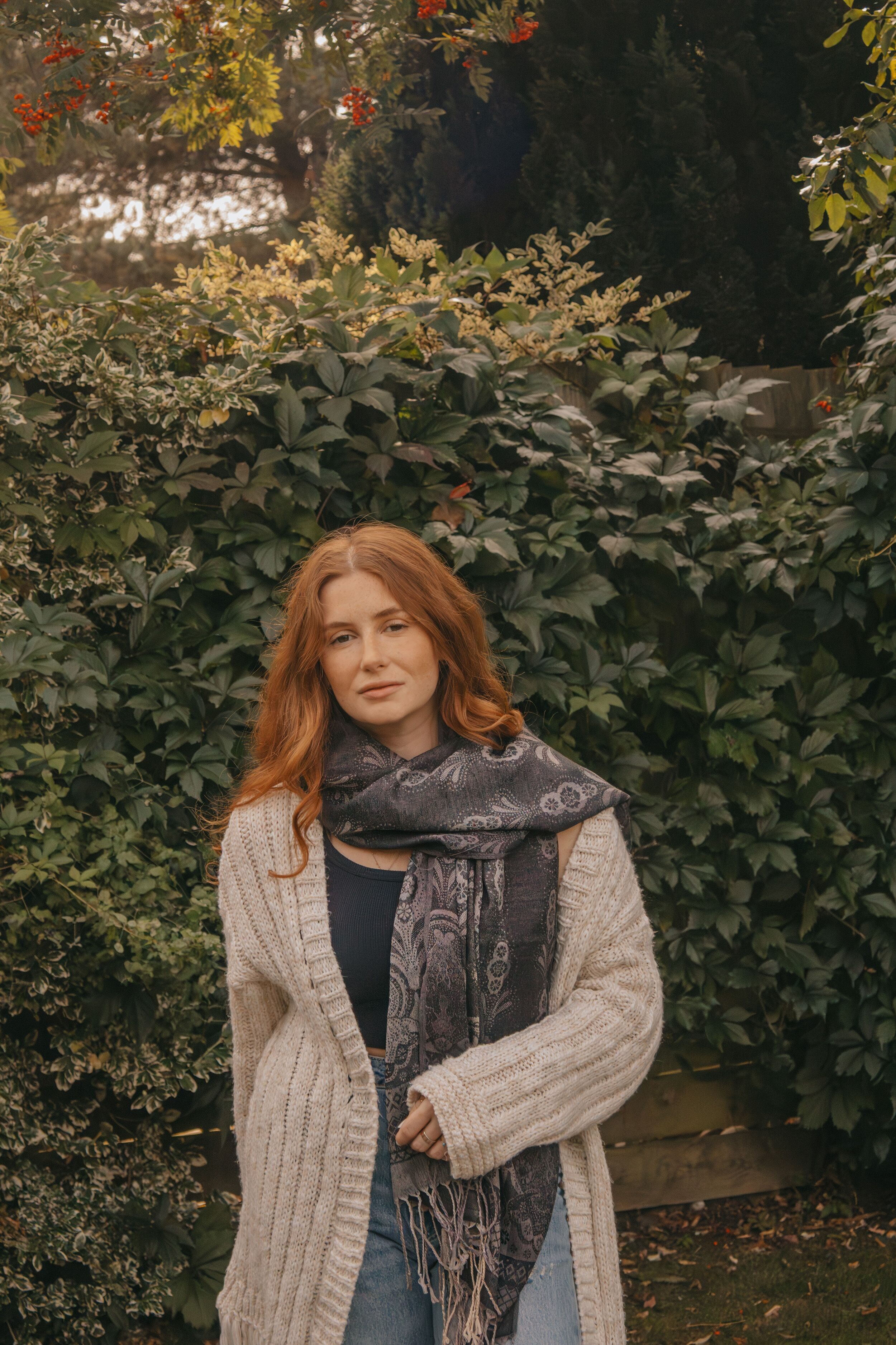 Pashmina aus Vintage-Spitze und Paisley-Quaste in Anthrazit