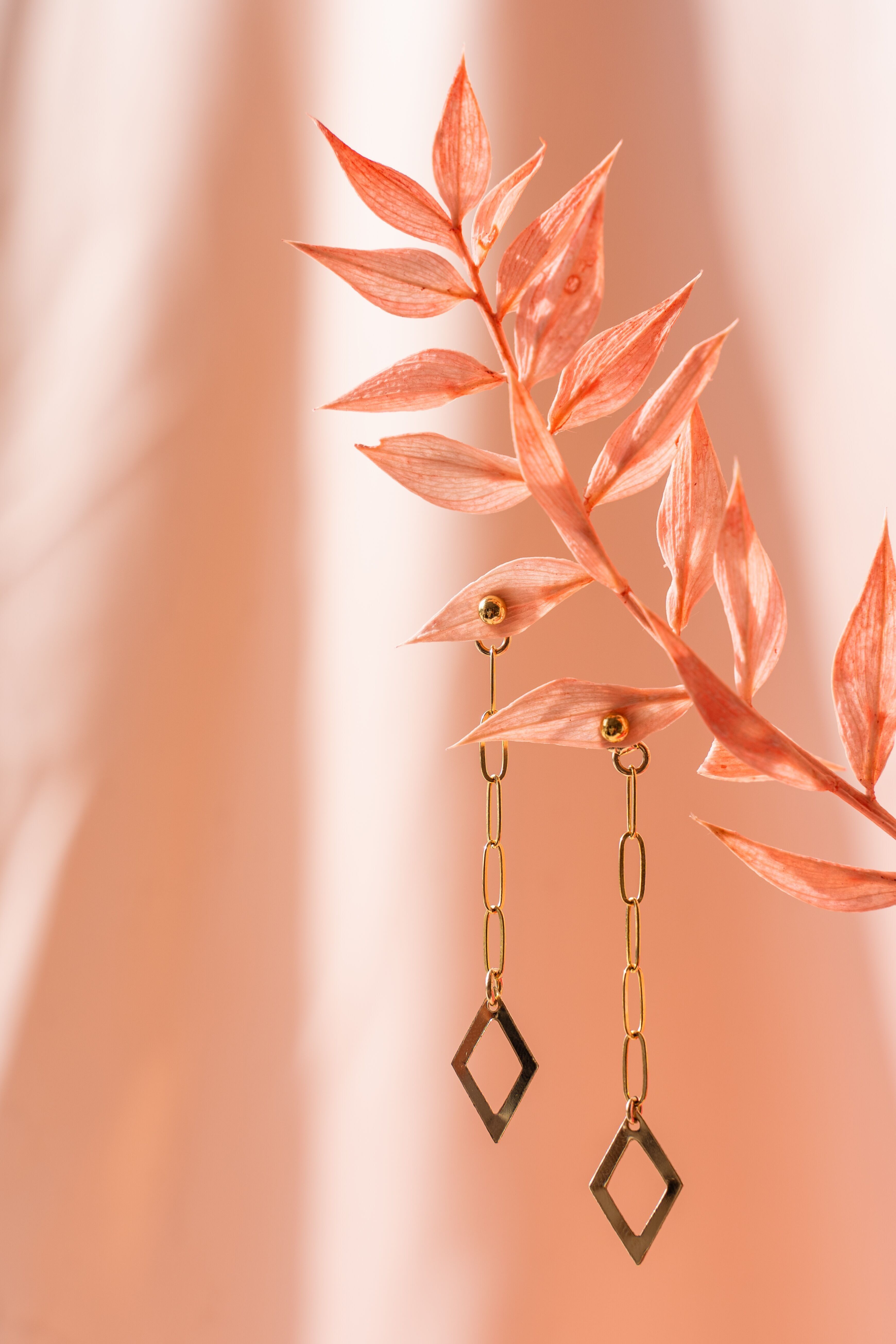 Orecchini Macaone: fini e delicati con piccoli diamanti