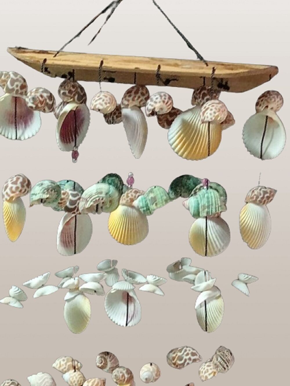 Appendiabiti da parete a conchiglia mobile