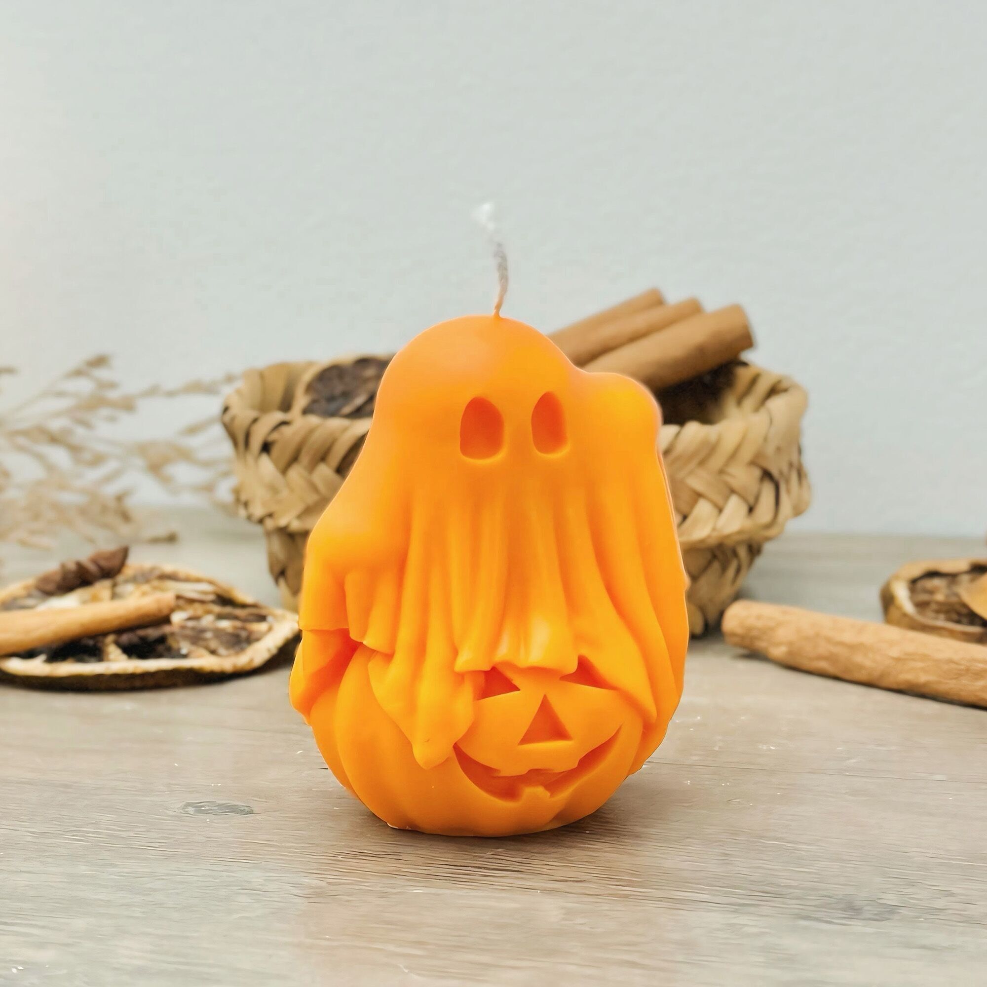 Vela de fantasma y calabaza: decoración de Halloween de color naranja