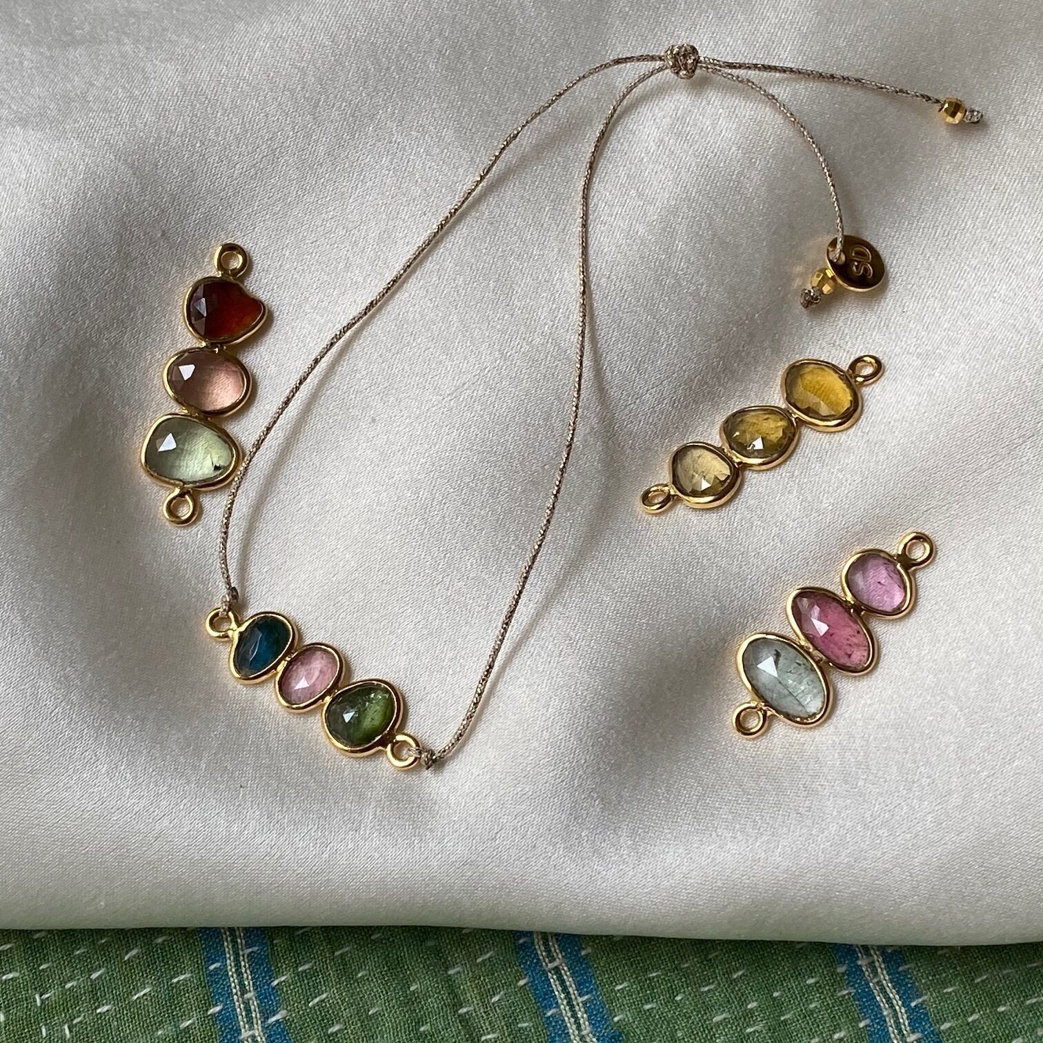 Bracciale con pietre di tormalina incastonate - Avani