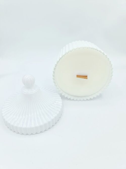 Mini vintage boutique crackling wick candle, white, available in 22 scents | home fragrance