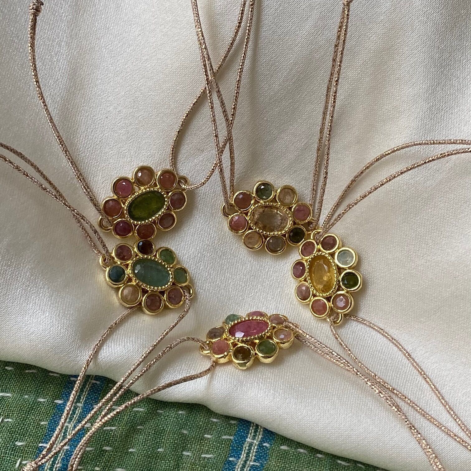 Bracciale con fiori di tormalina multi-set - Volupté (BLU78)