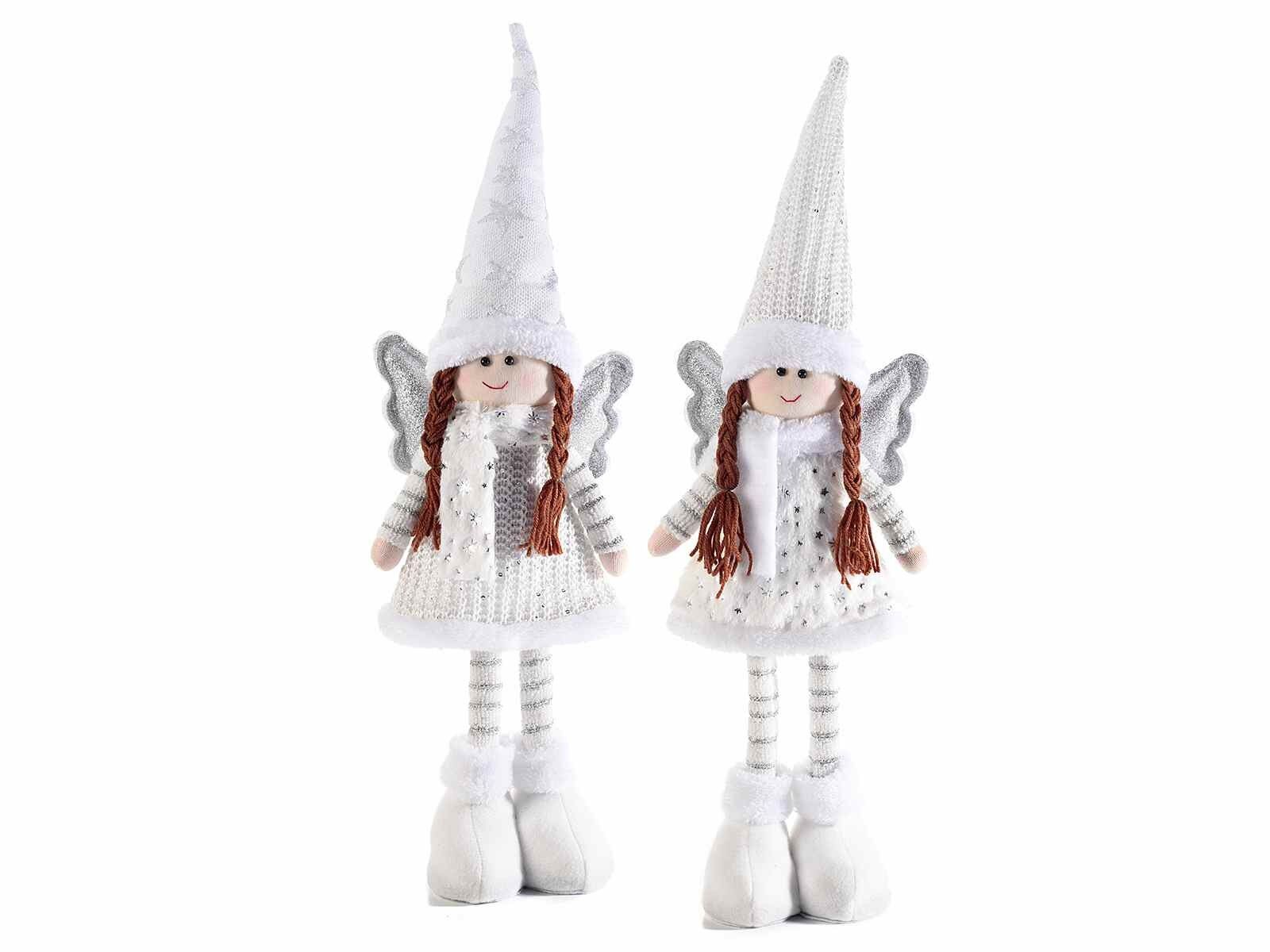 Engel mit Stoffkleid und langbeinigen silbernen Flügeln und Details