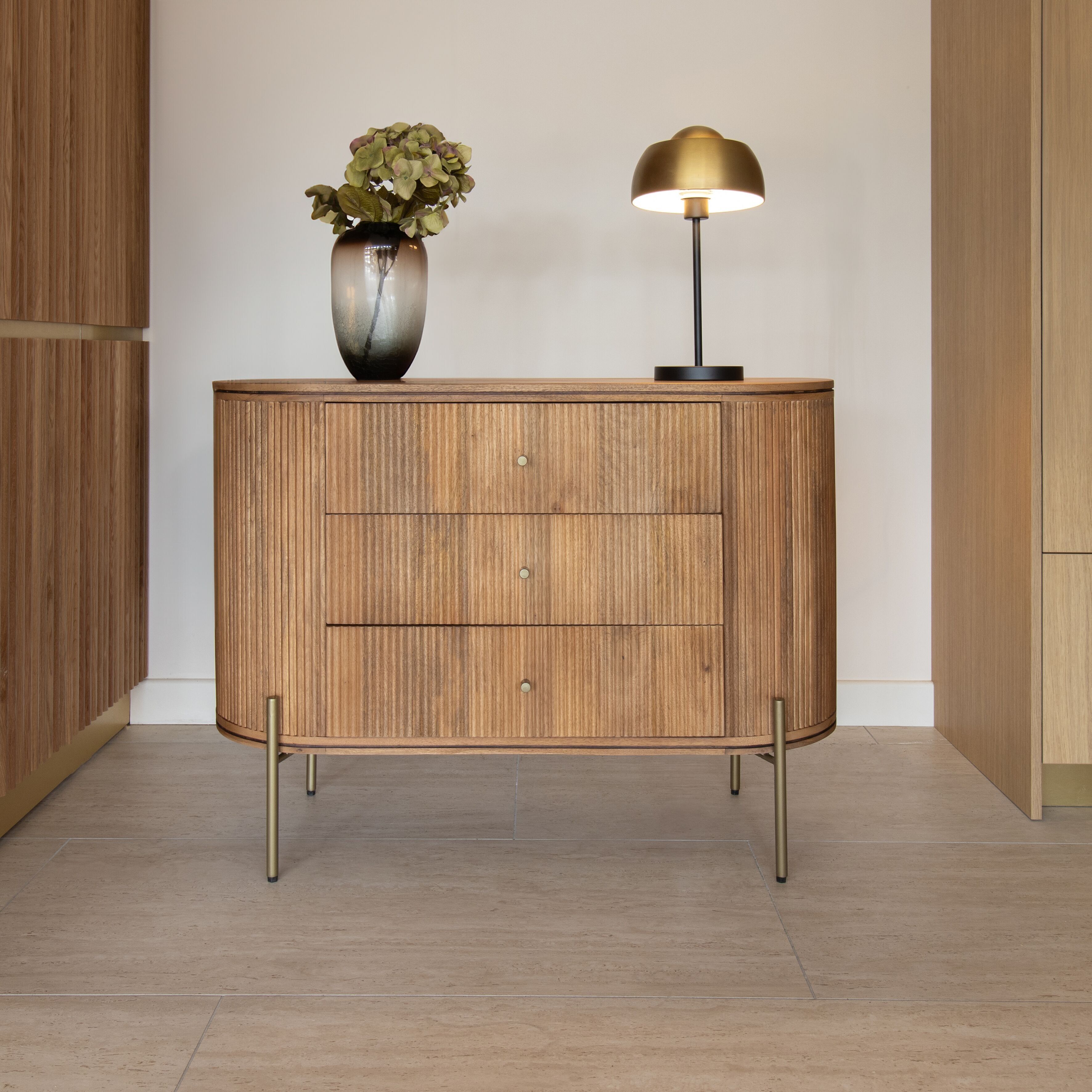 COMMODE TROIS TIROIRS EN BOIS DE MANGUIER AVEC PIEDS DORÉ 110X45X80CM LIMA