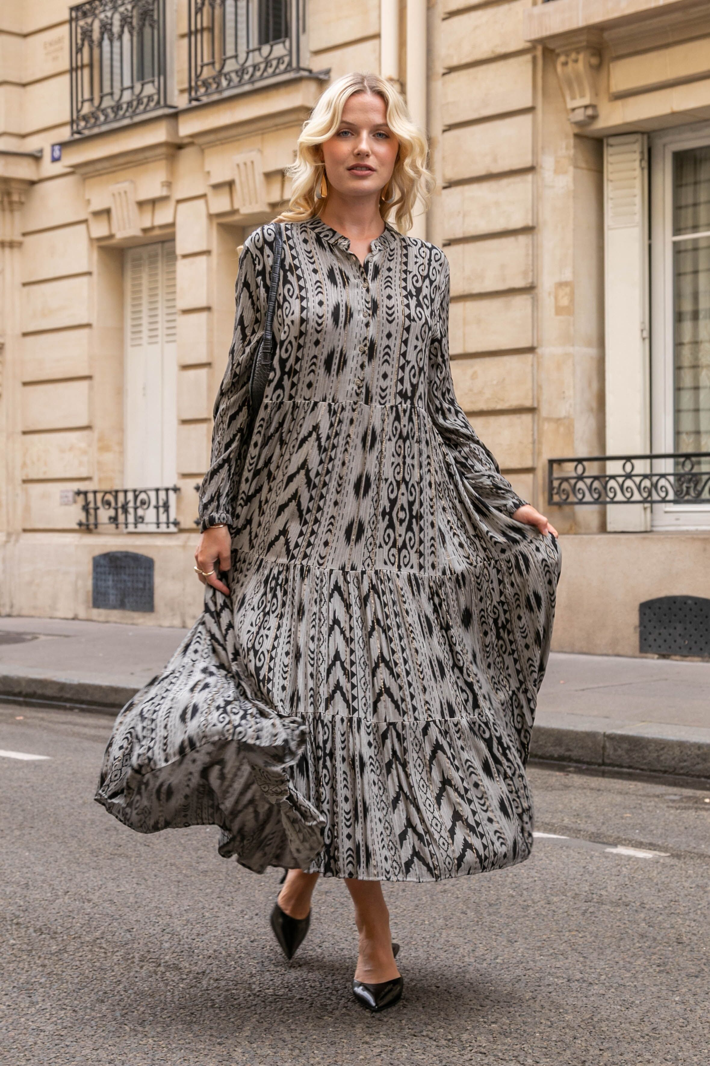 Böhmisches Hemdblusenkleid mit glitzernden Lurex-Intarsien