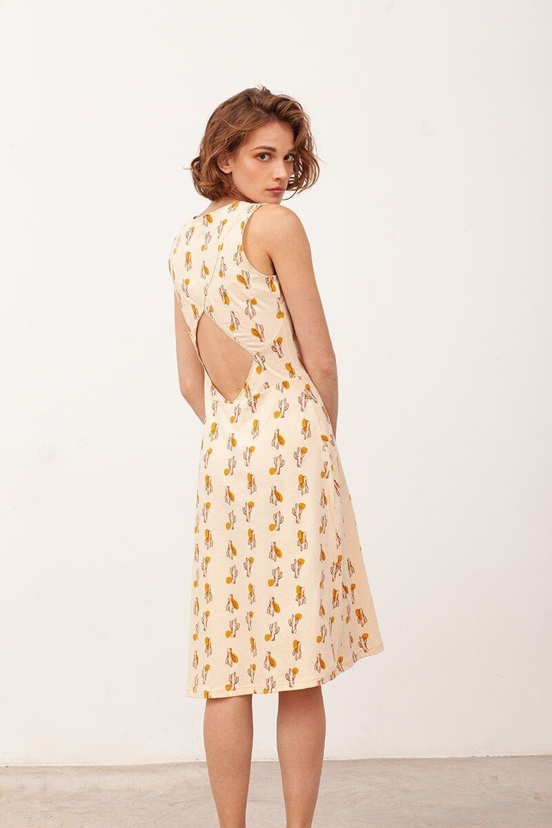 BIANCAs rückenfreies Kleid in Beige