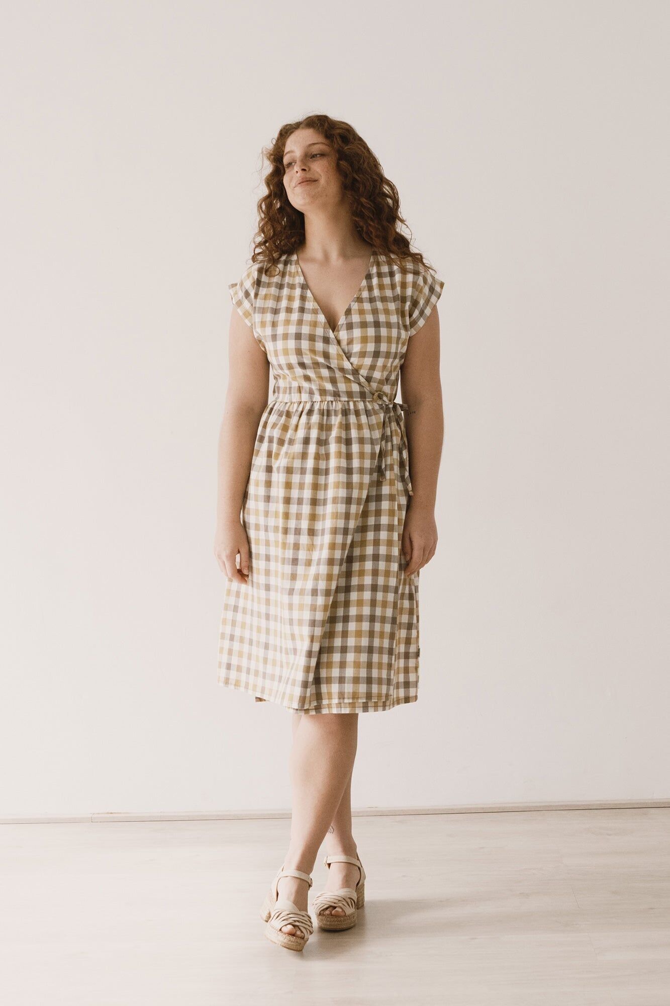 Hira Midi-Wickelkleid mit Karomuster