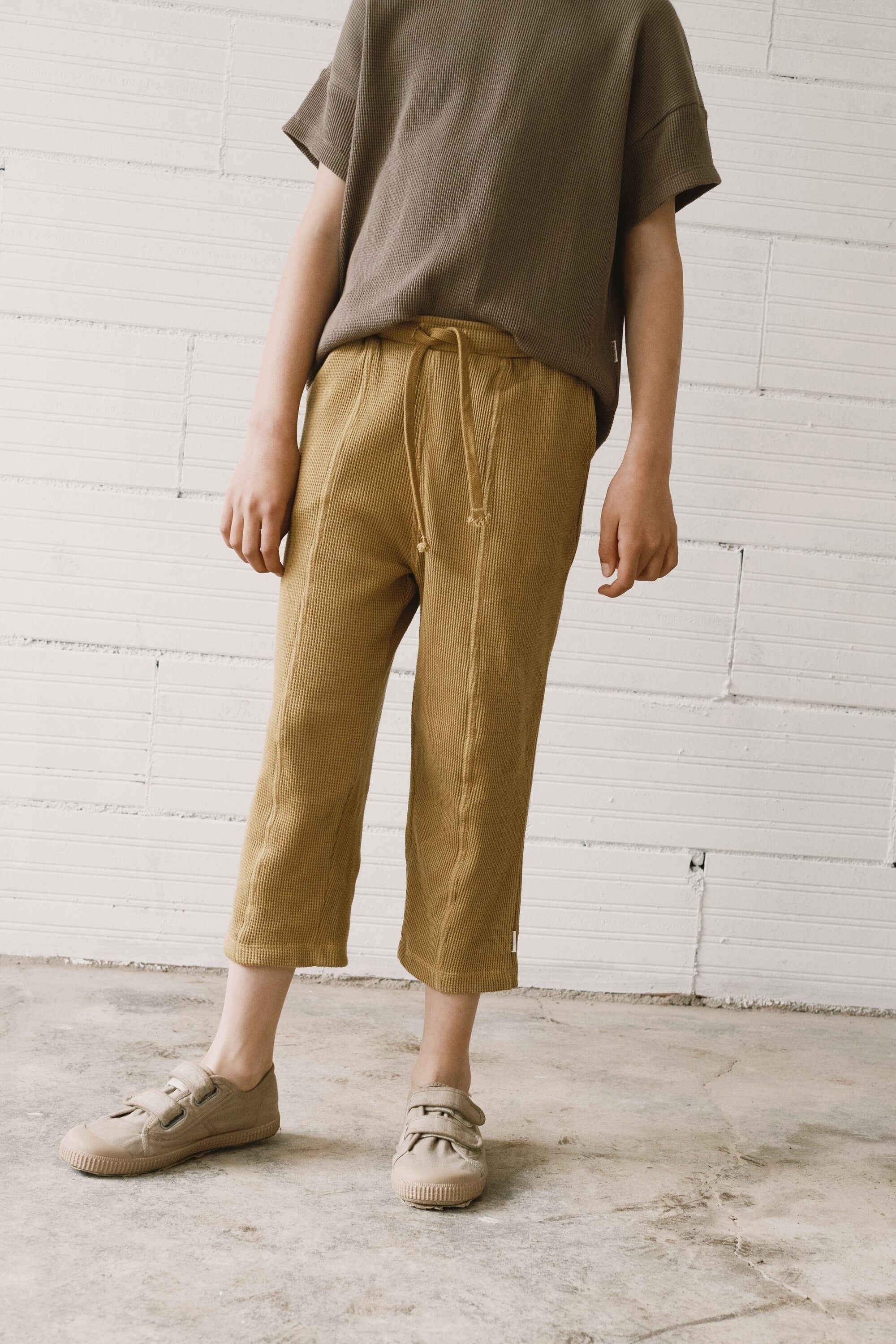 Pantaloni Hallow waffle in cotone biologico color senape