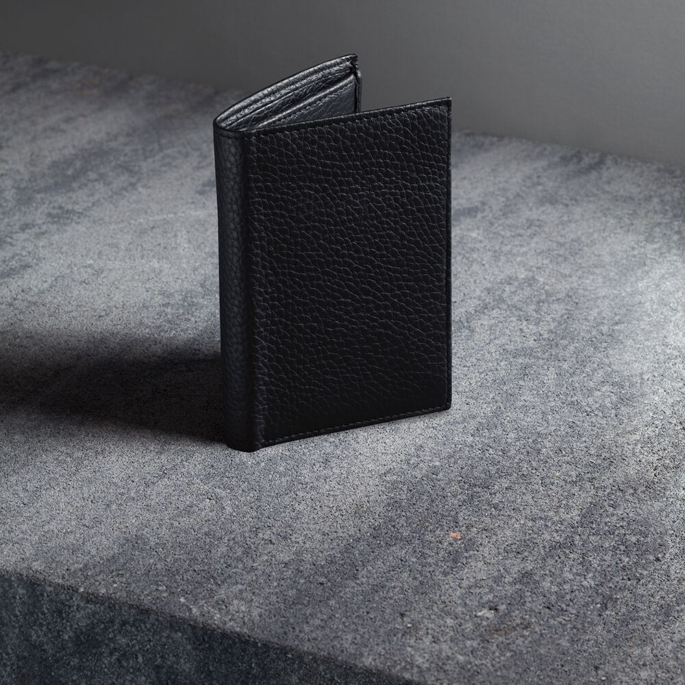 Compact vertical wallet