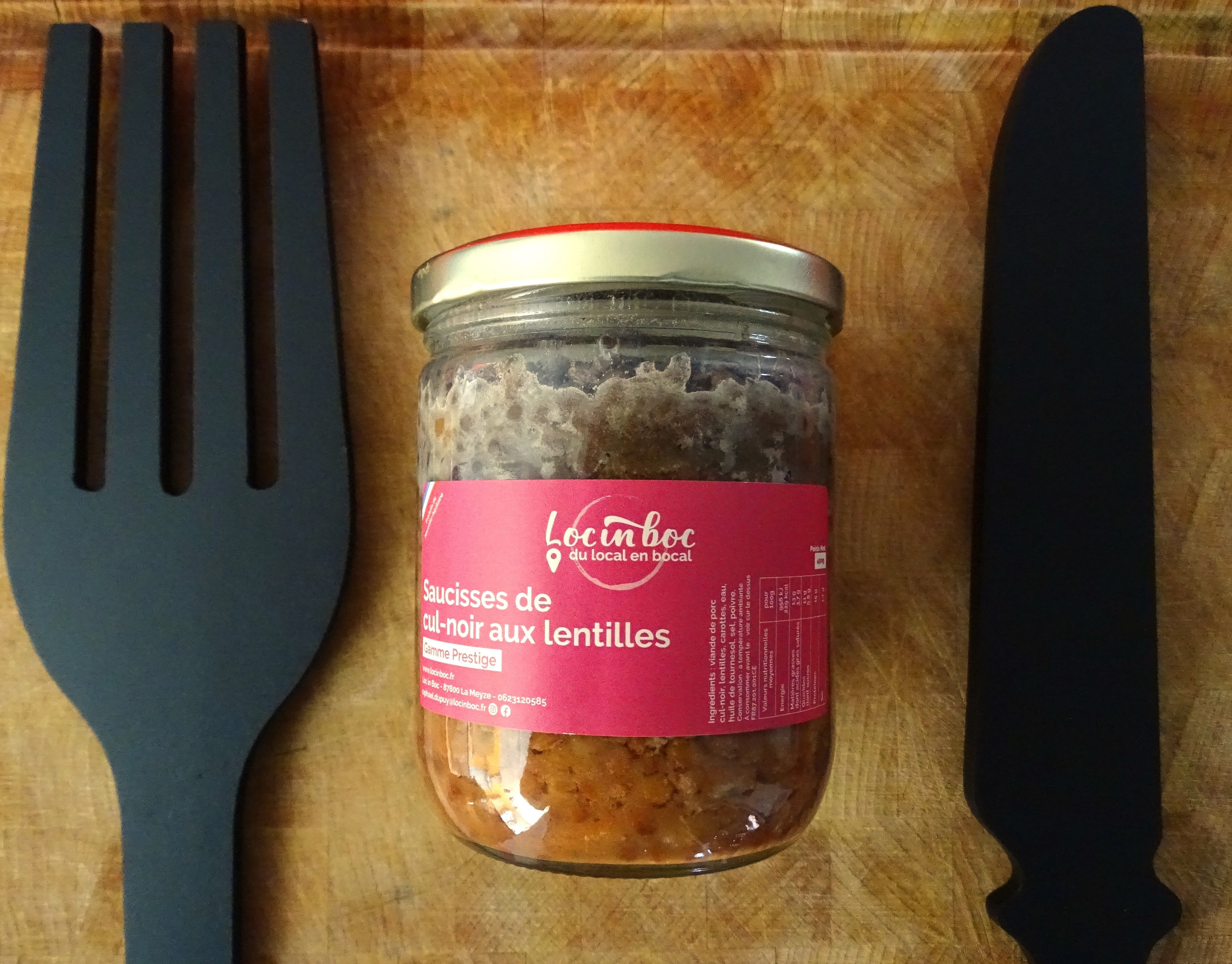 Salsicce di culo nero con lenticchie