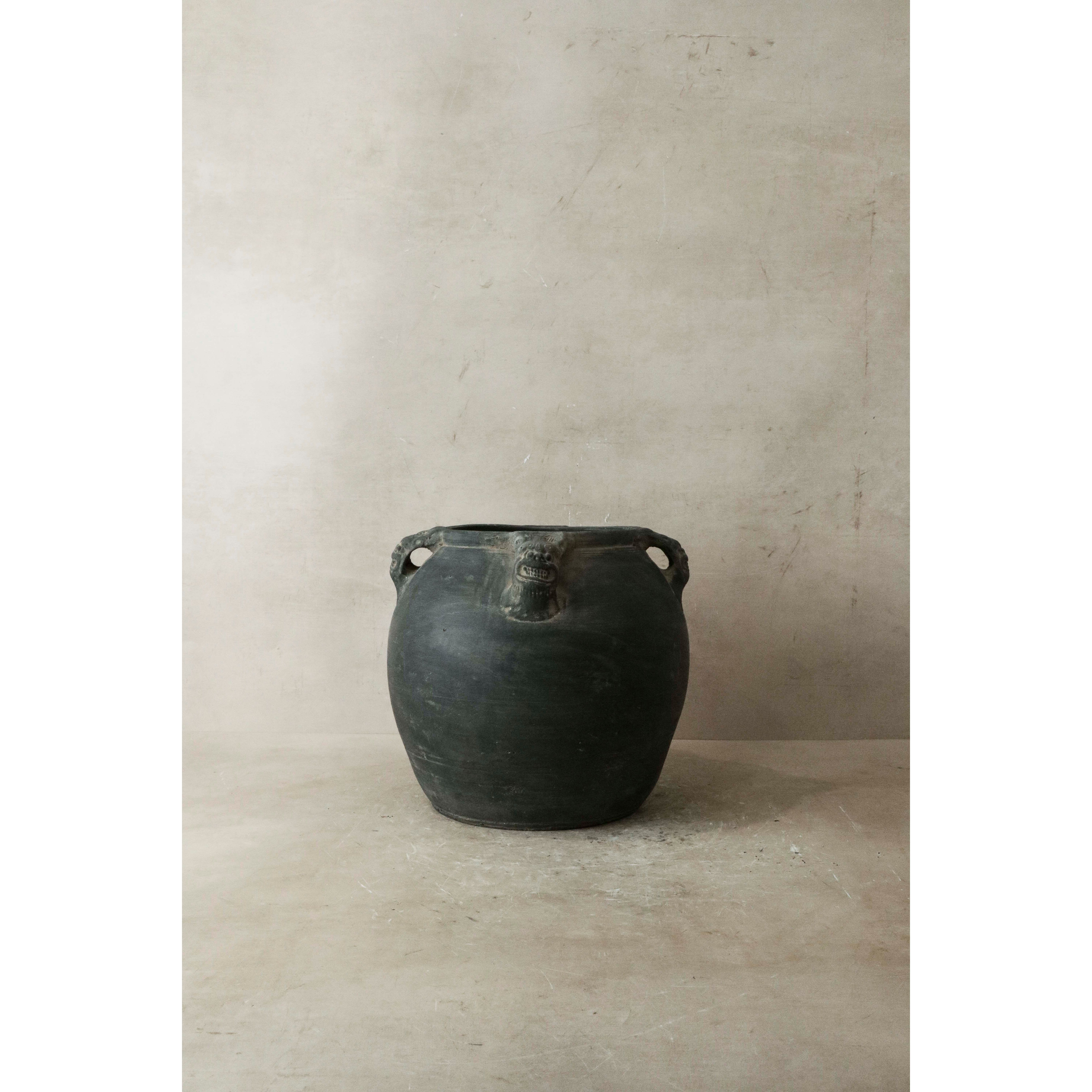 Vintage Lion Ears Dark Pot - De4.5