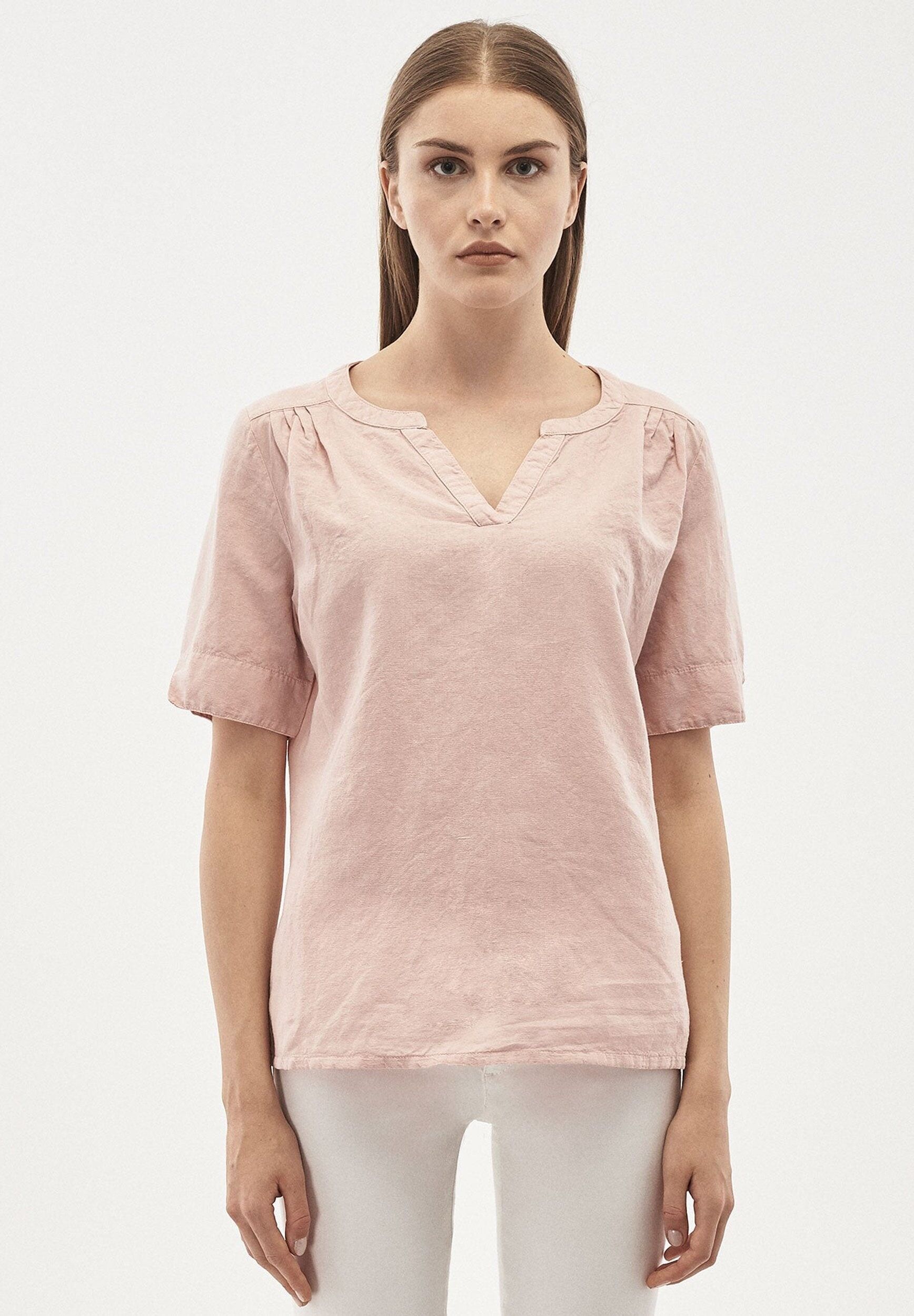 Blusa realizzata in misto lino con scollo a V