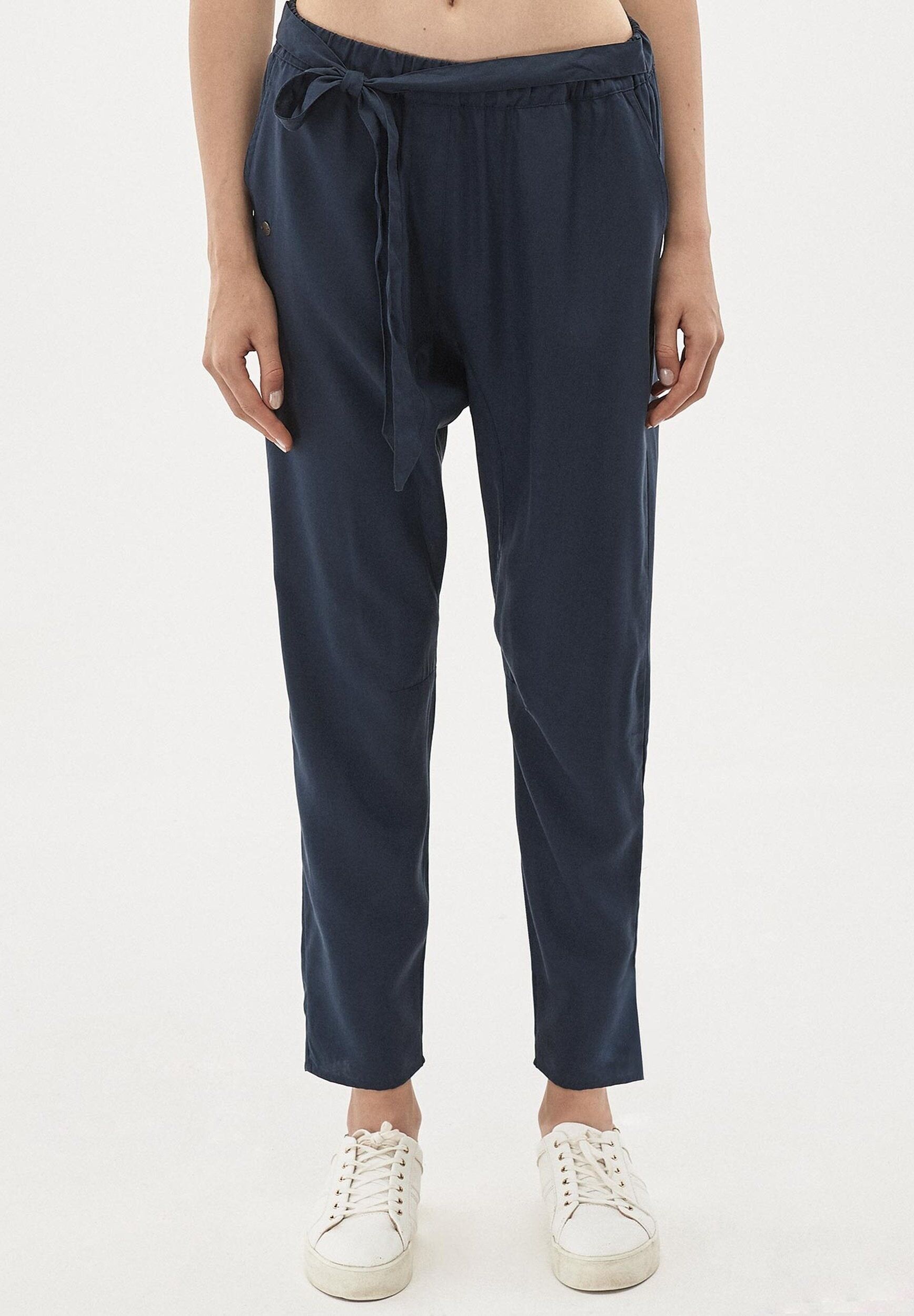 Pantaloni realizzati in TENCEL™ Lyocell con cintura