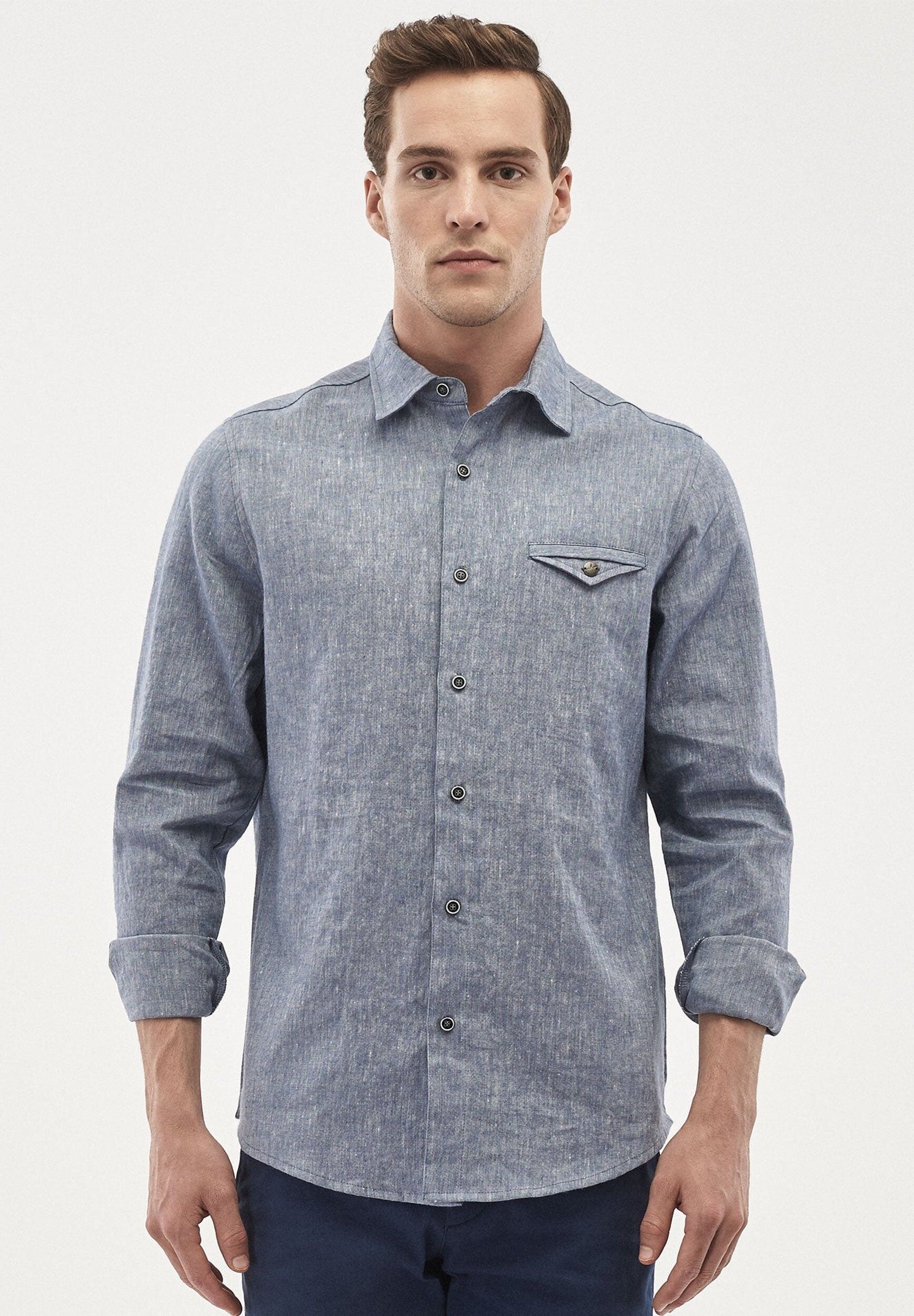 Camicia a maniche lunghe realizzata in misto lino dall'aspetto denim