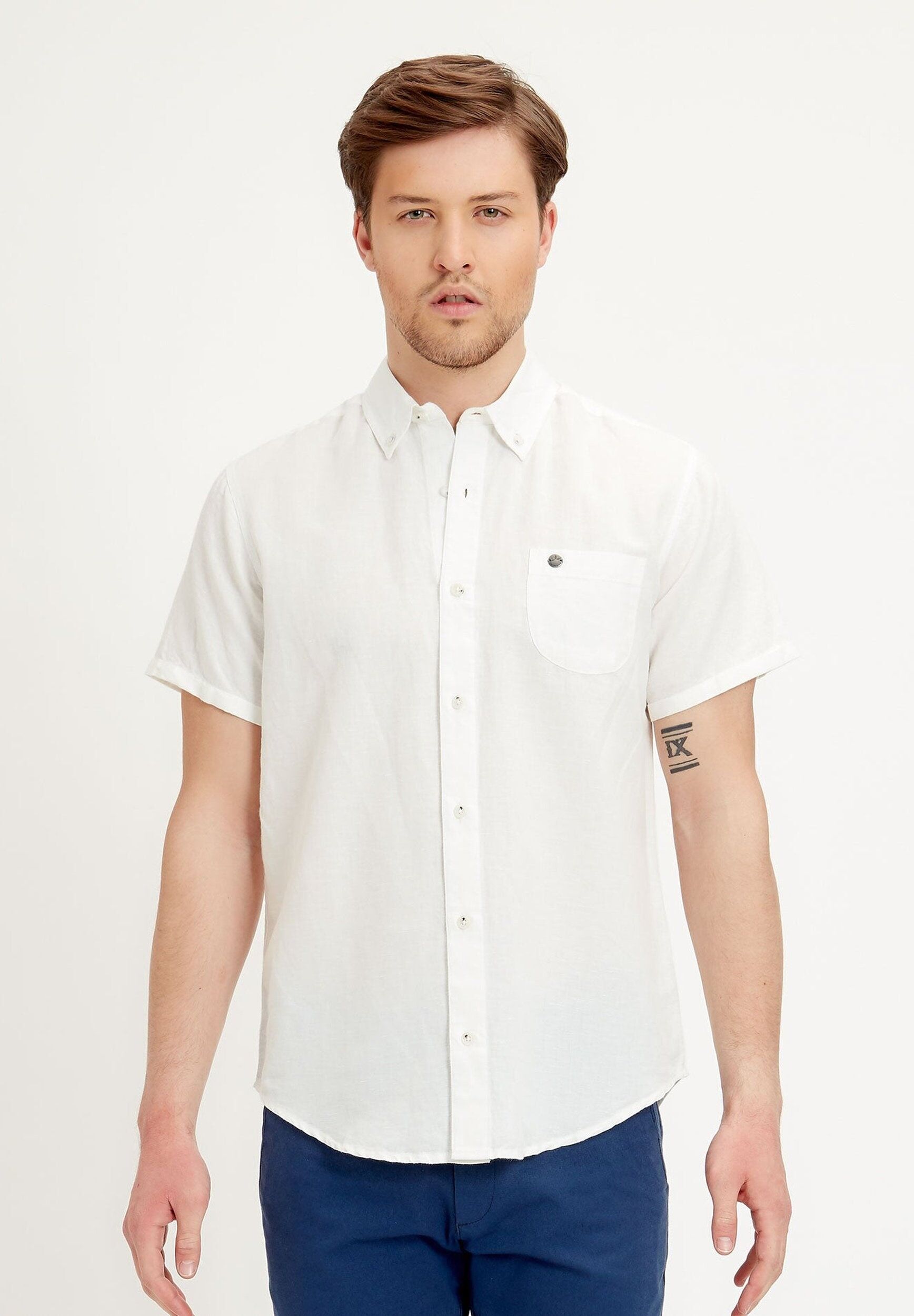 Maglia a maniche corte realizzata in misto lino