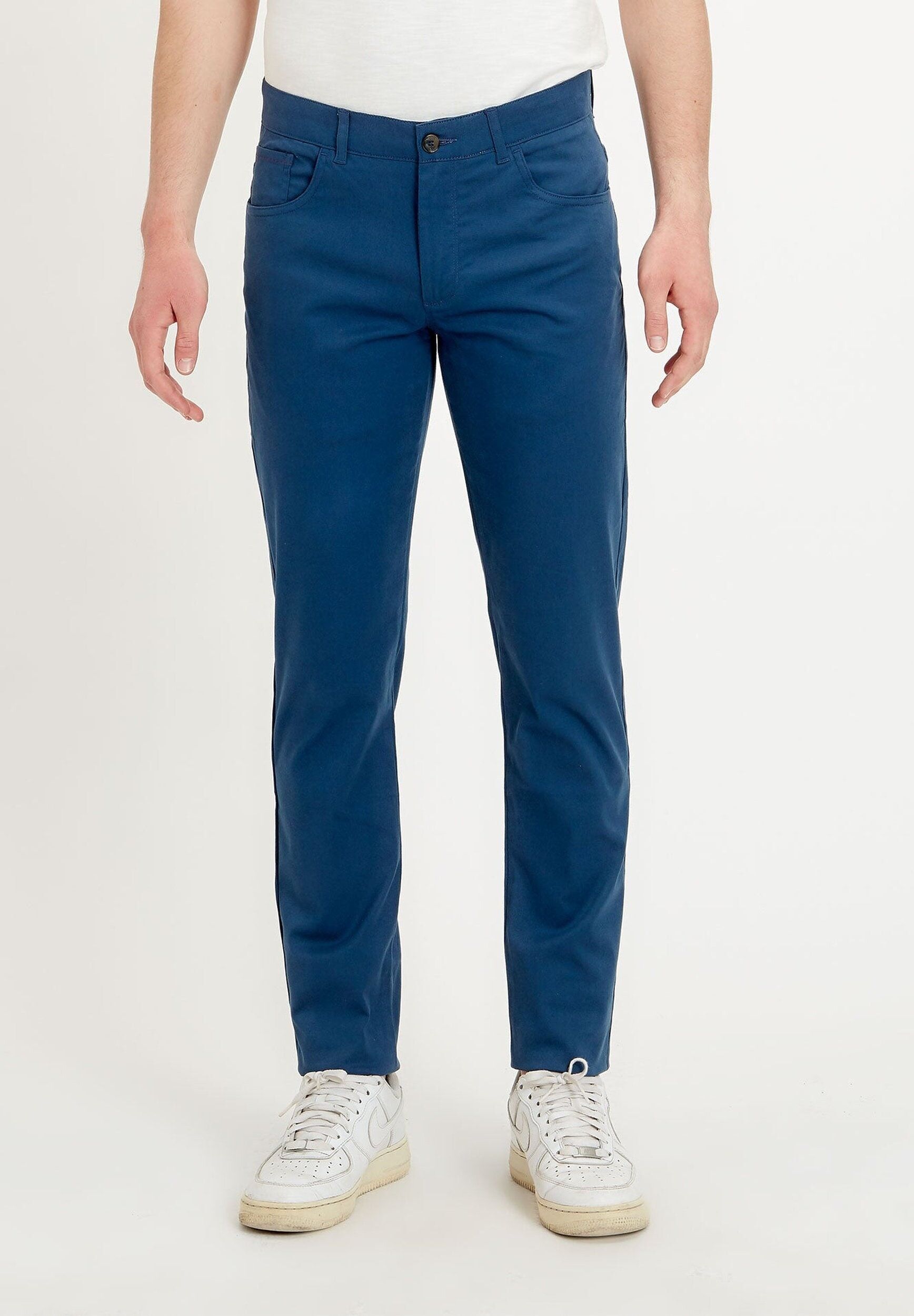 Pantaloni realizzati in un mix di cotone organico ed elastan