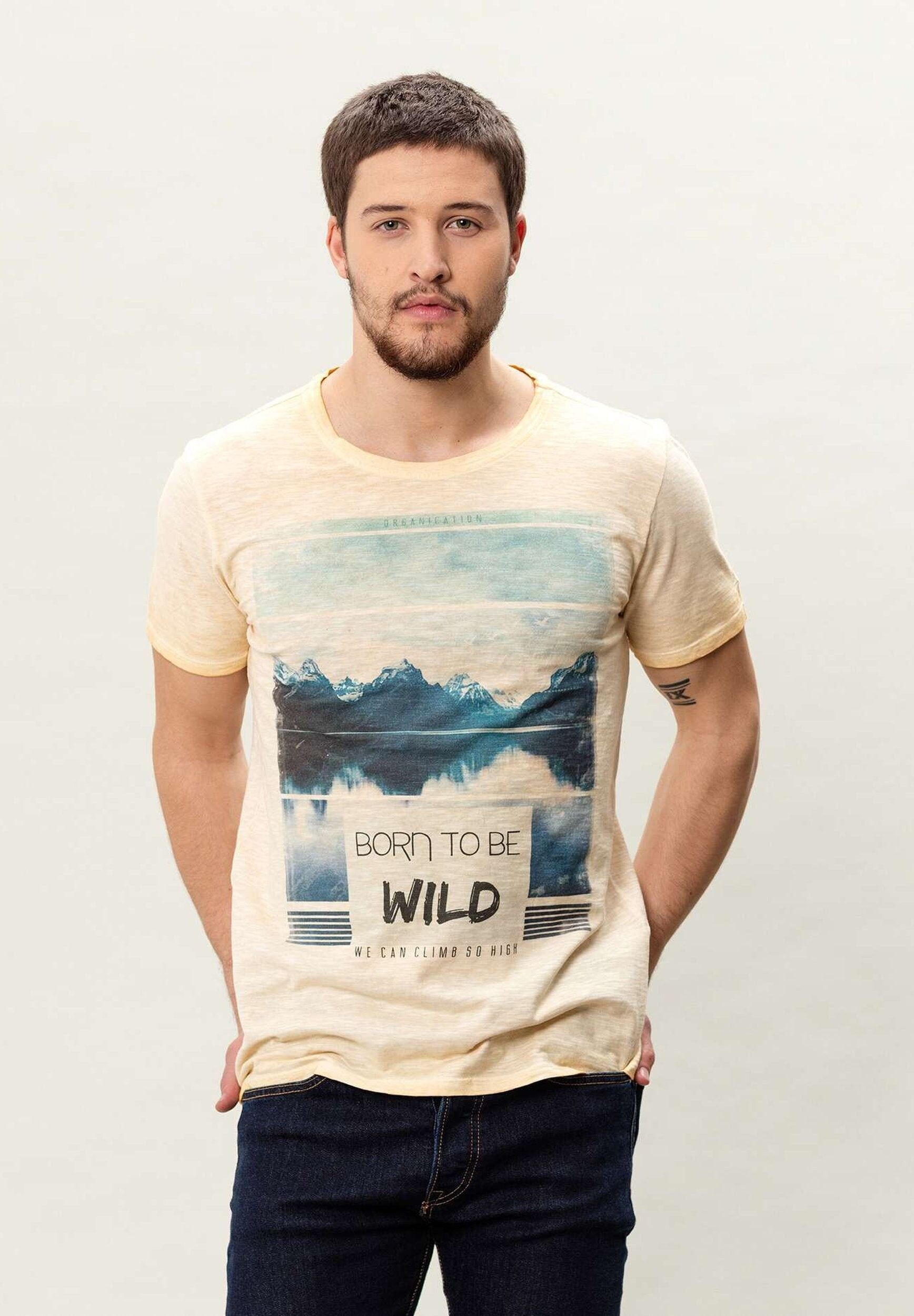 T-shirt tinta in capo realizzata in cotone biologico