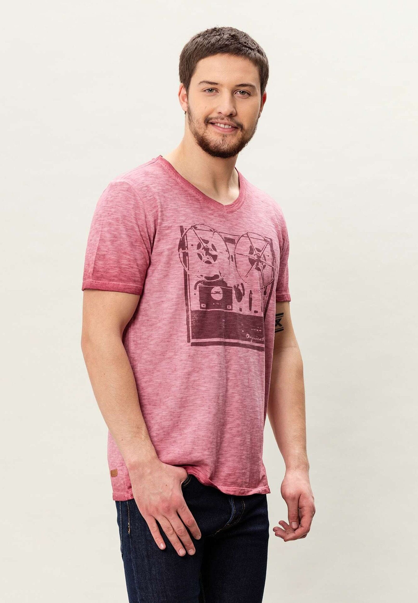 T-shirt tinta in capo realizzata in cotone biologico