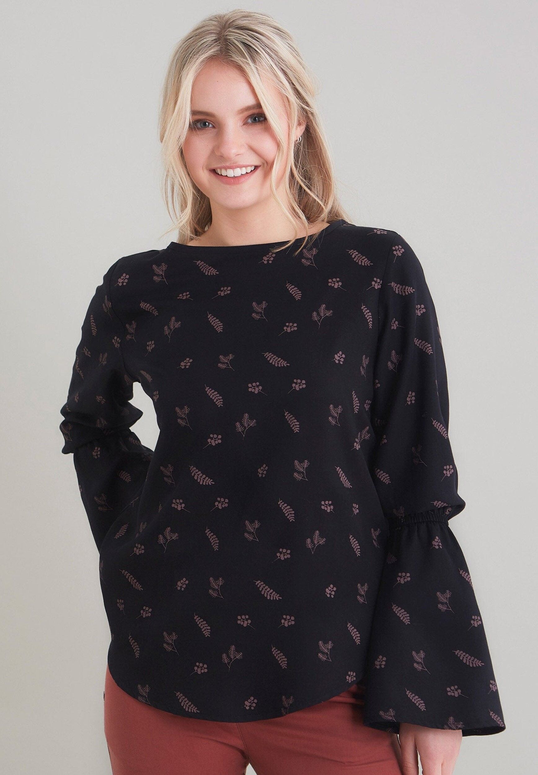 Camicetta in TENCEL™ Lyocell con maniche a trombetta alla moda