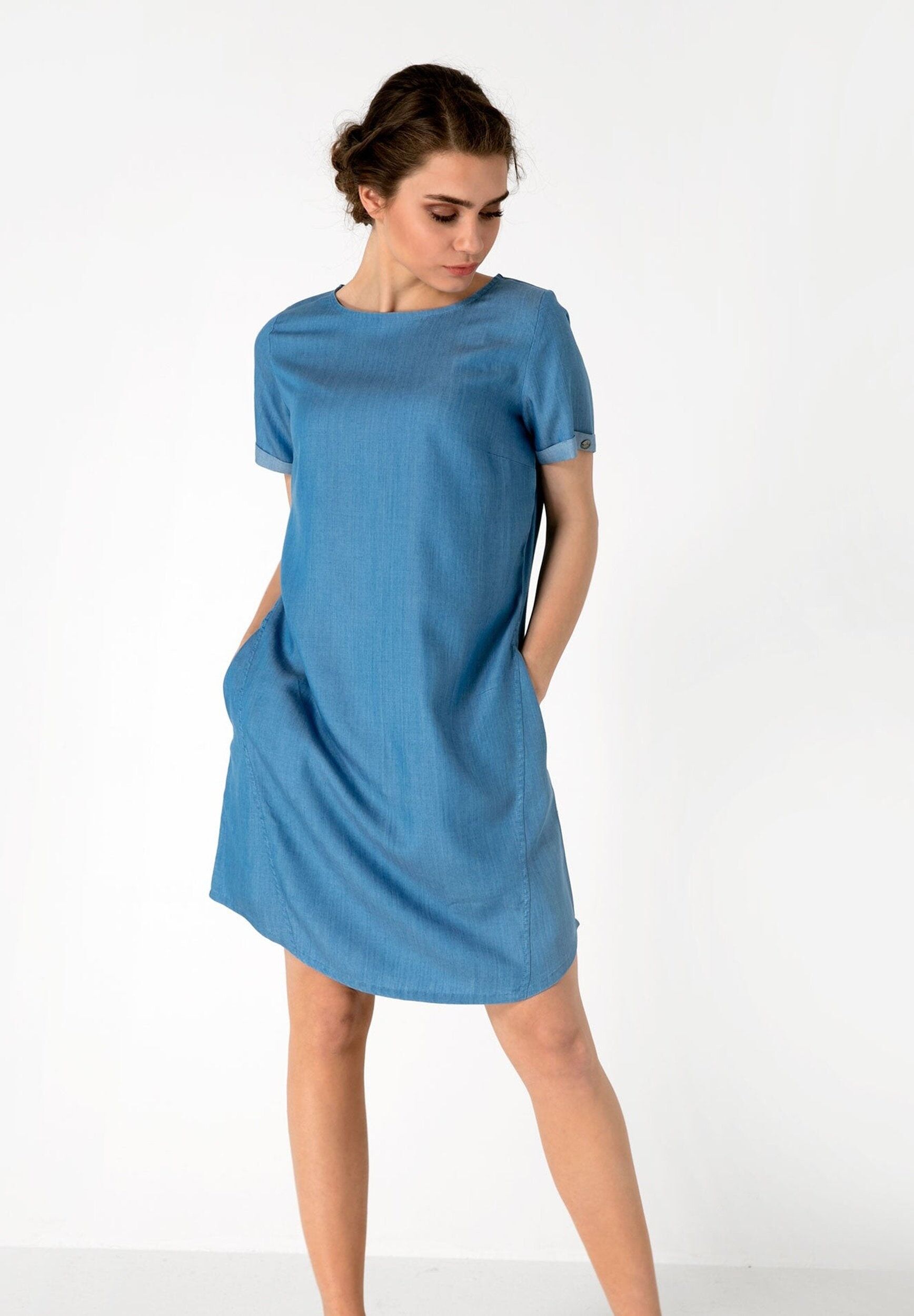 Abito realizzato in denim TENCEL™ Lyocell con tasche laterali