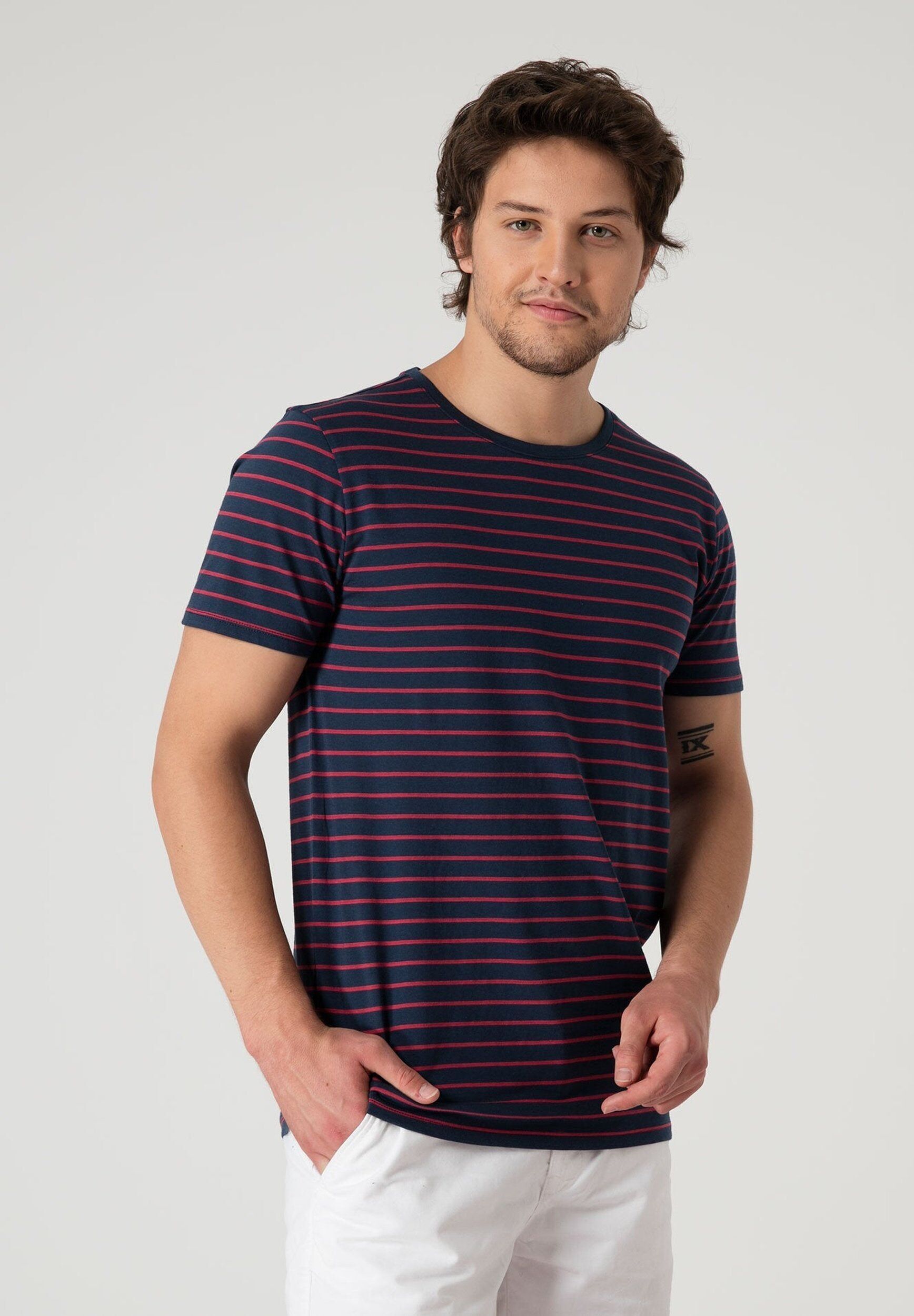 Camicia a righe realizzata in cotone biologico con girocollo