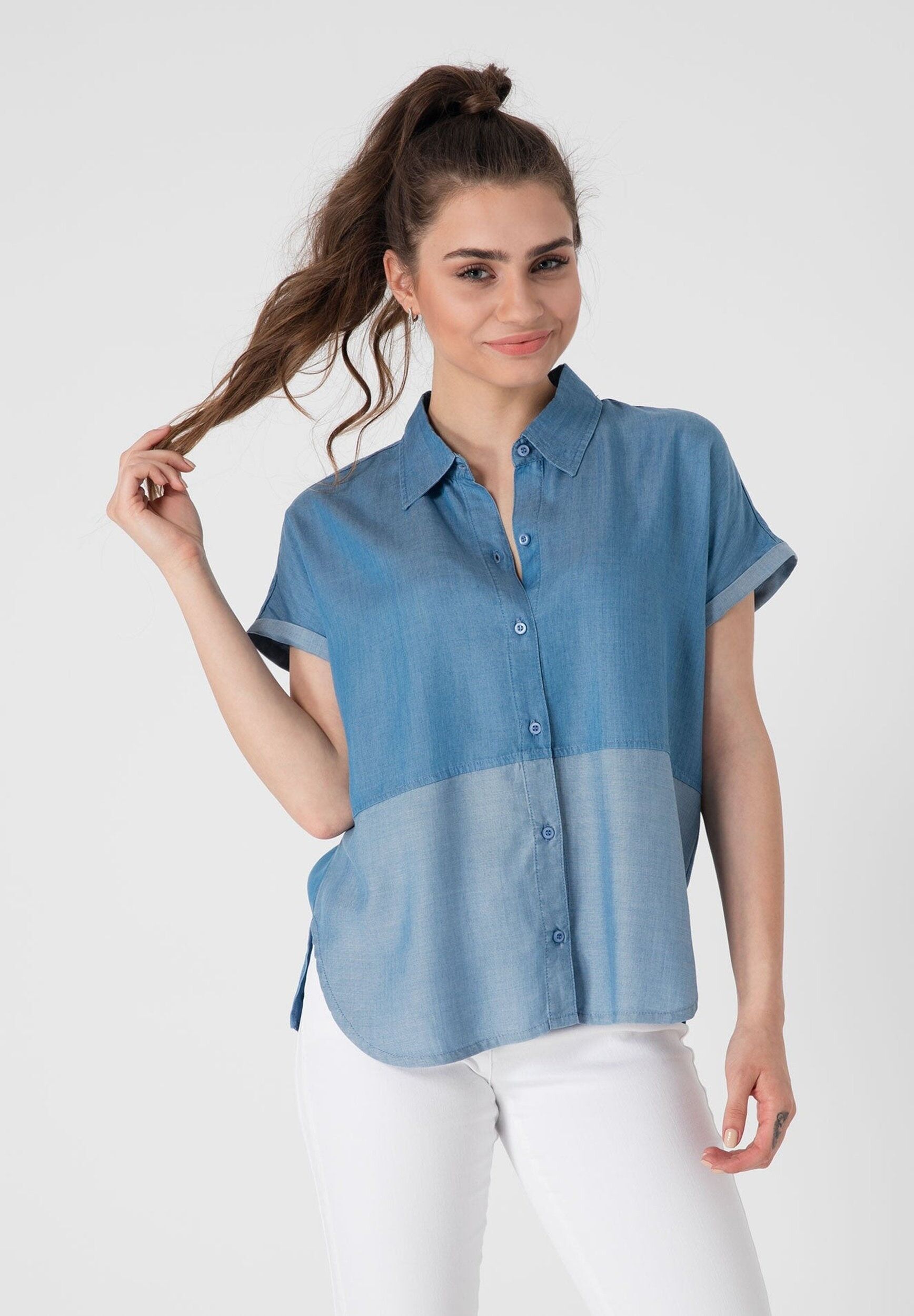 Blusa con spacco a contrasto realizzata in denim TENCEL™ Lyocell