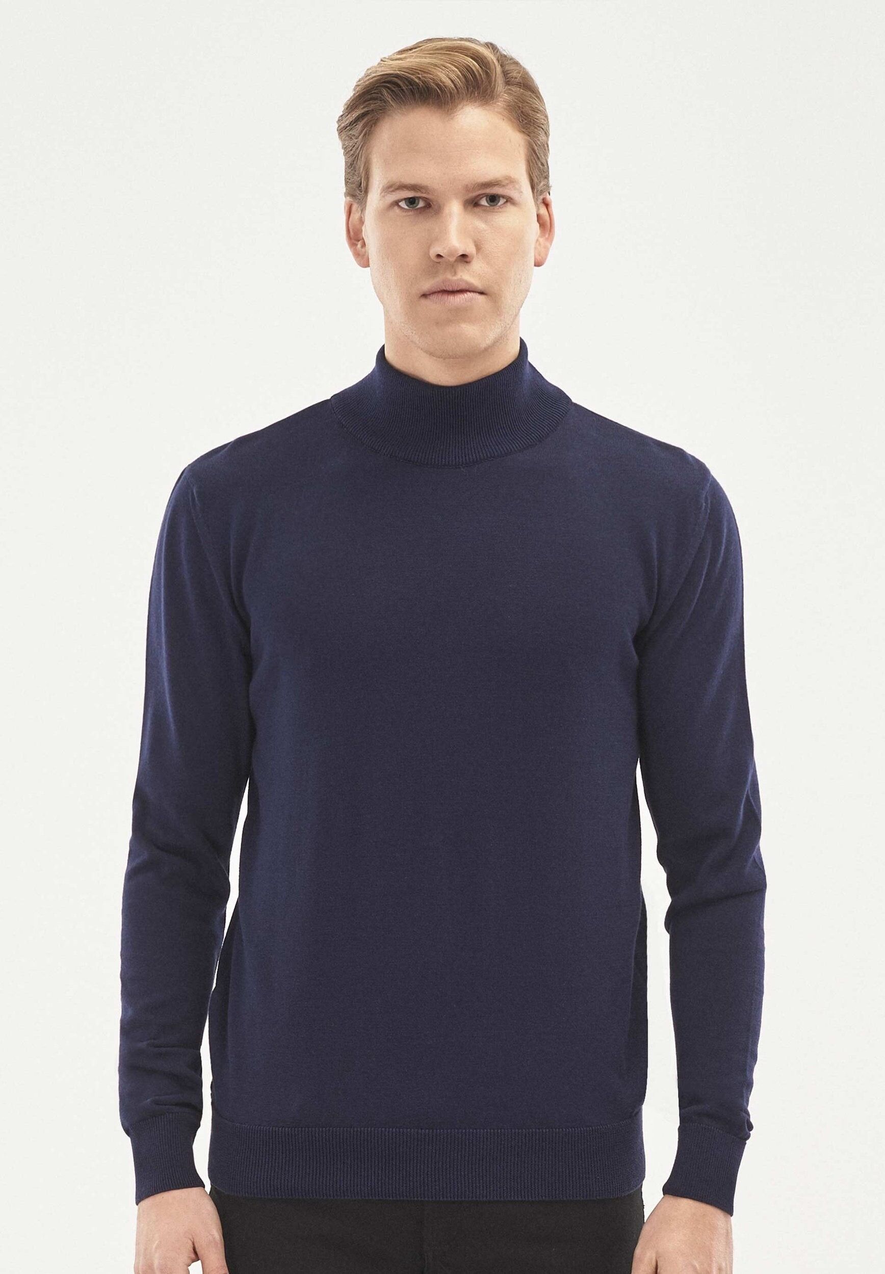 Maglia in cotone biologico con collo alto