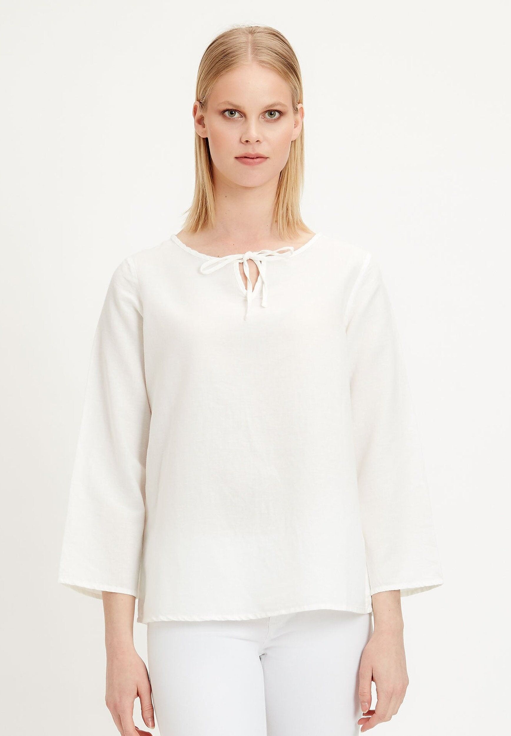 Blusa realizzata in misto lino con maniche a 3/4