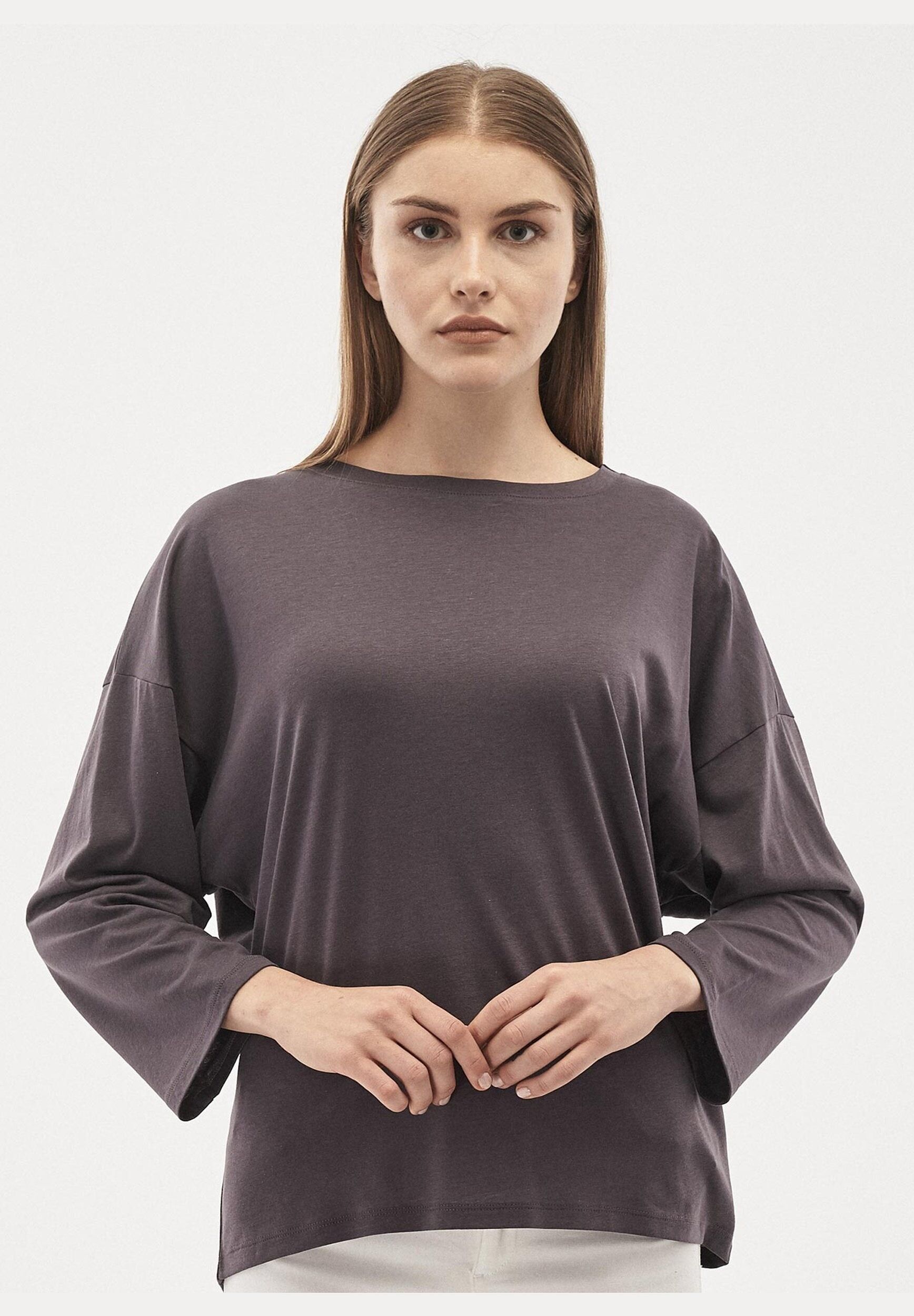 Maglia a maniche lunghe realizzata in misto lyocell TENCEL™ con scollo a barchetta