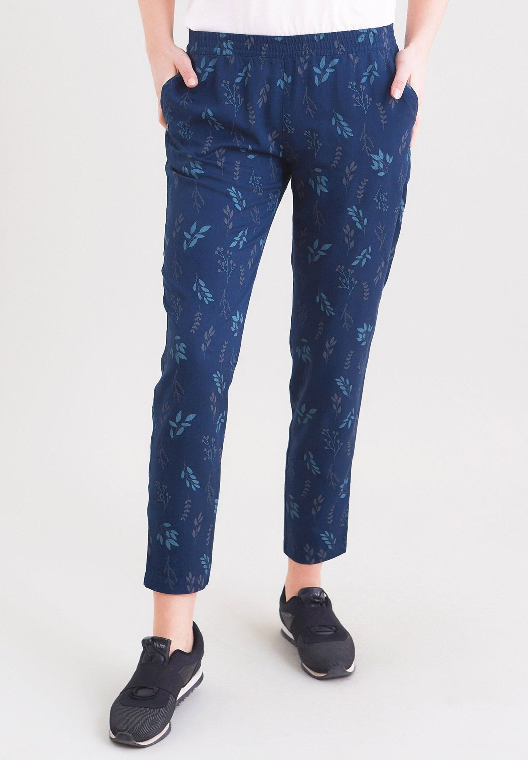 Pantaloni realizzati in TENCEL™ Lyocell con stampa all-over