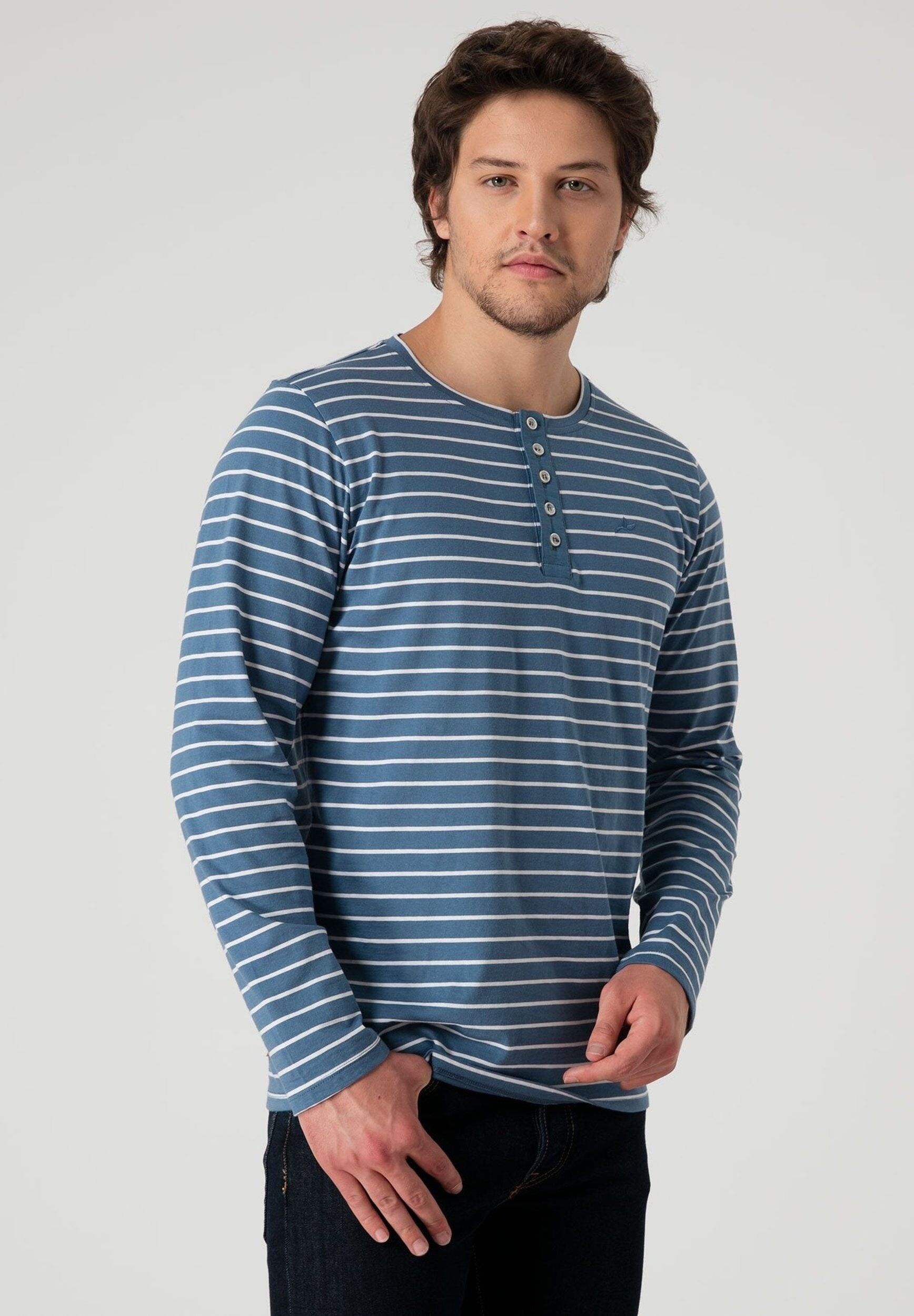 Camicia Henley a maniche lunghe a righe realizzata in cotone biologico con abbottonatura