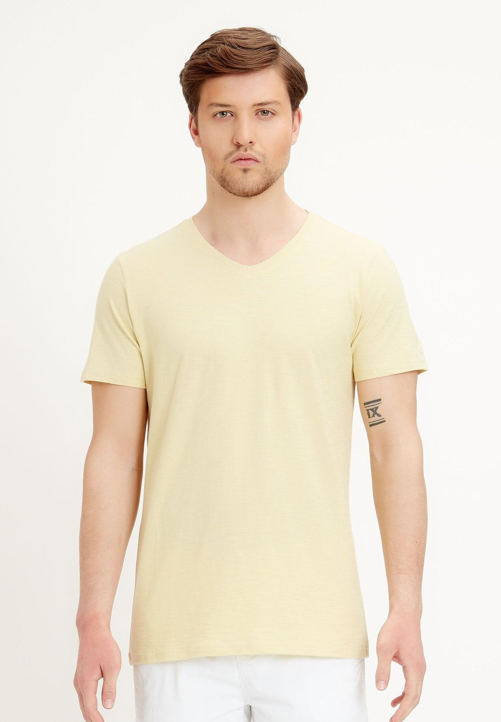 T-shirt basic in cotone biologico con scollo a V