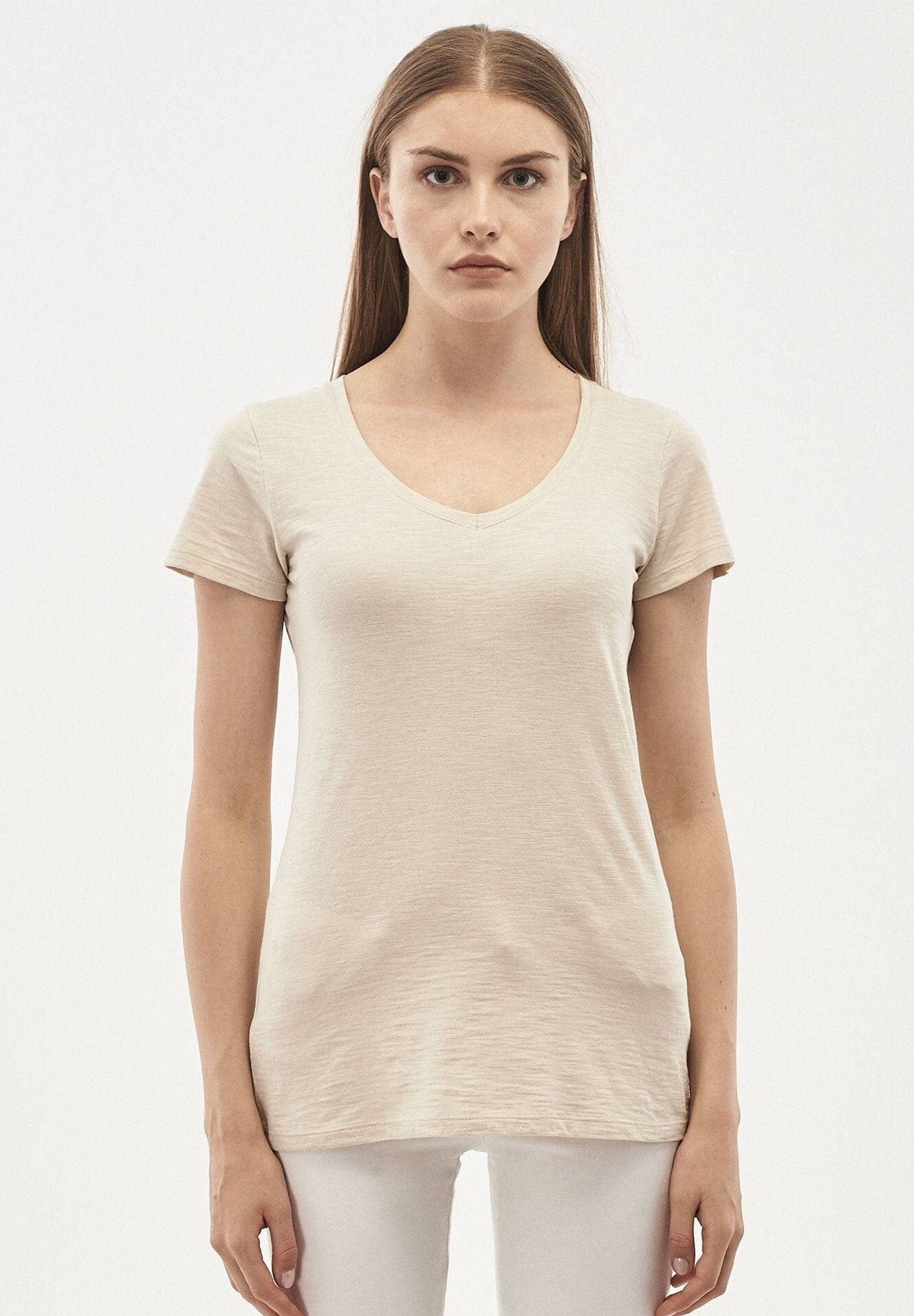 T-shirt basic in cotone biologico con scollo a V