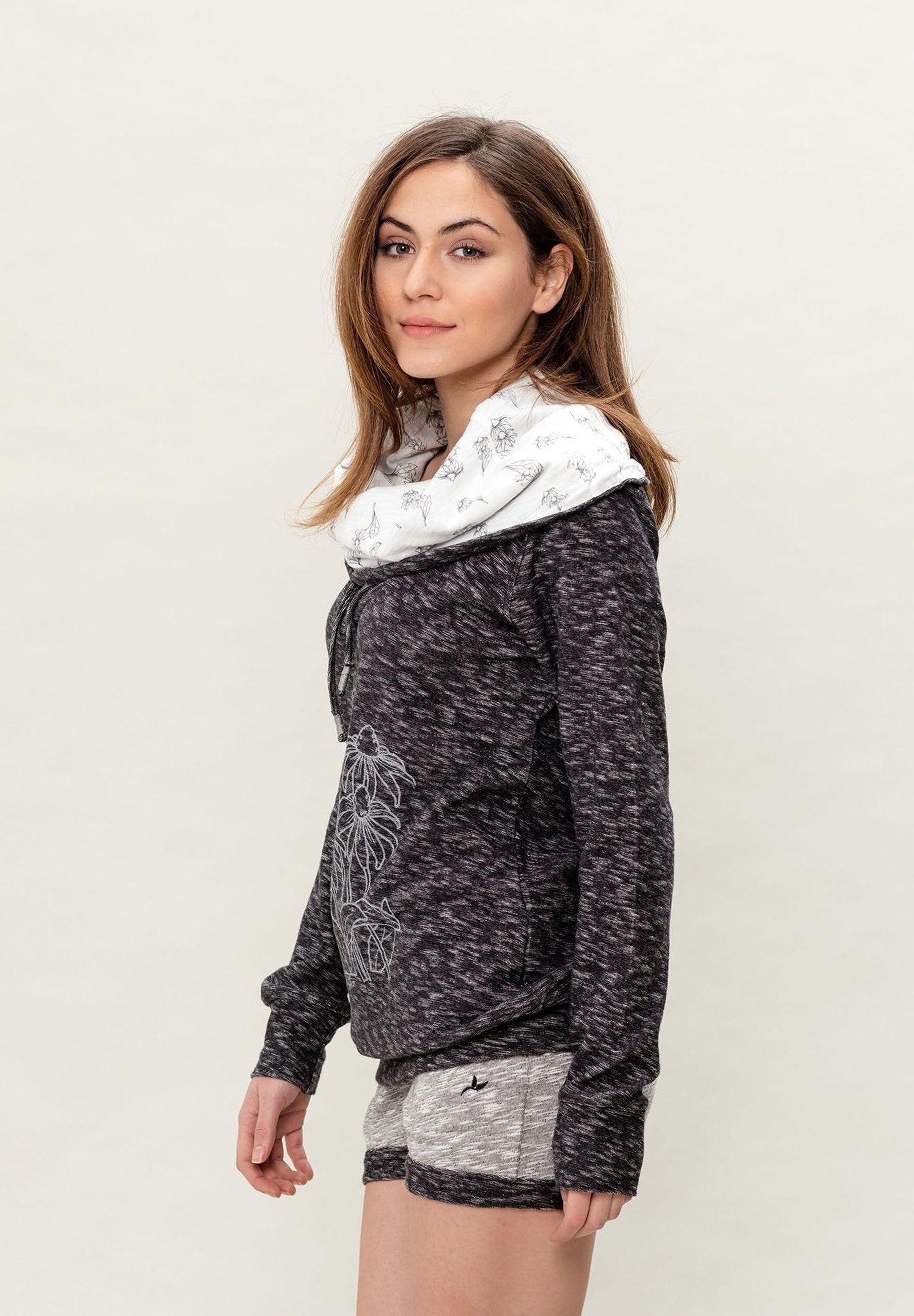 Maglia da donna con collo sciallato