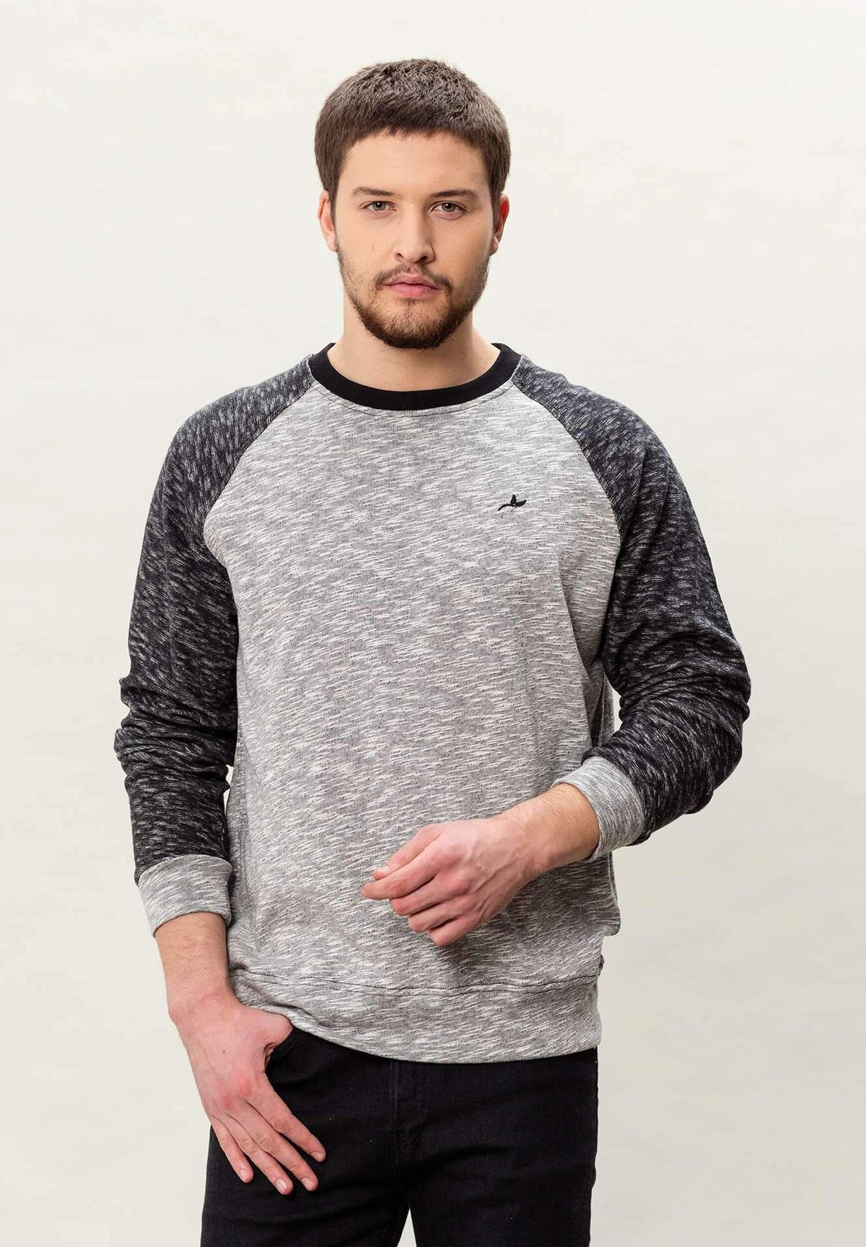 Felpa raglan realizzata in cotone biologico