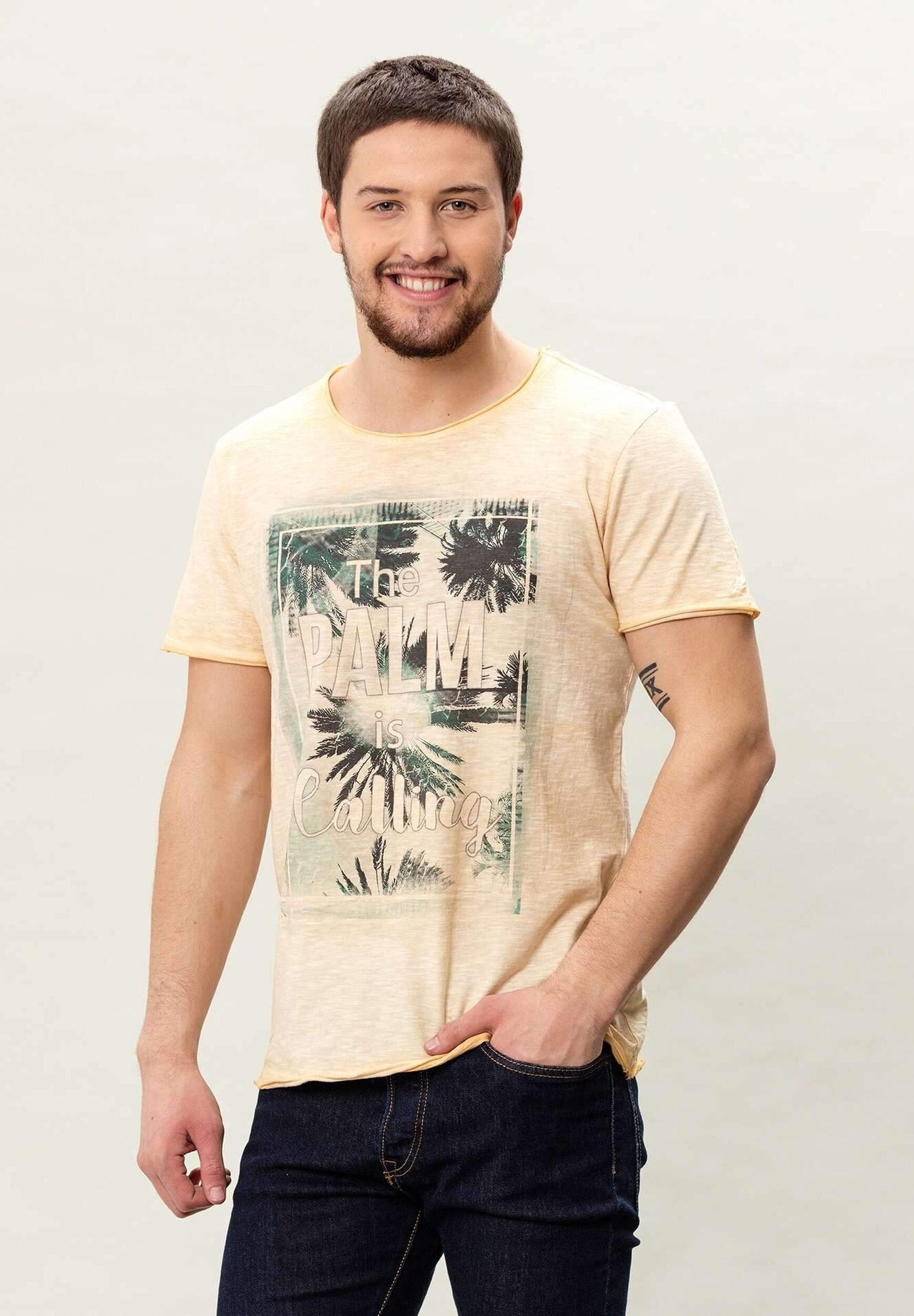 T-shirt tinta in capo realizzata in cotone biologico