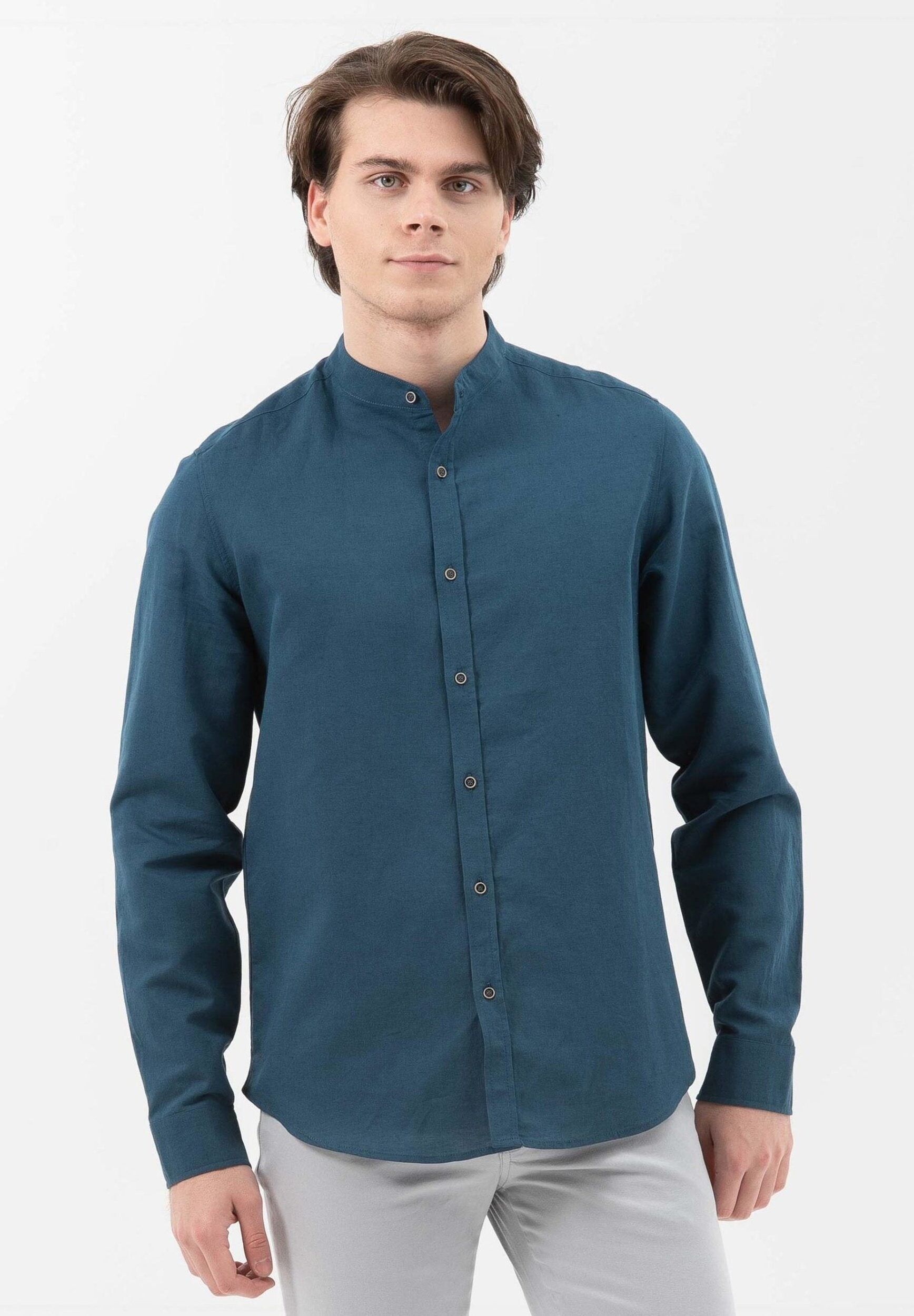 Camicia a maniche lunghe realizzata in lino con cotone biologico