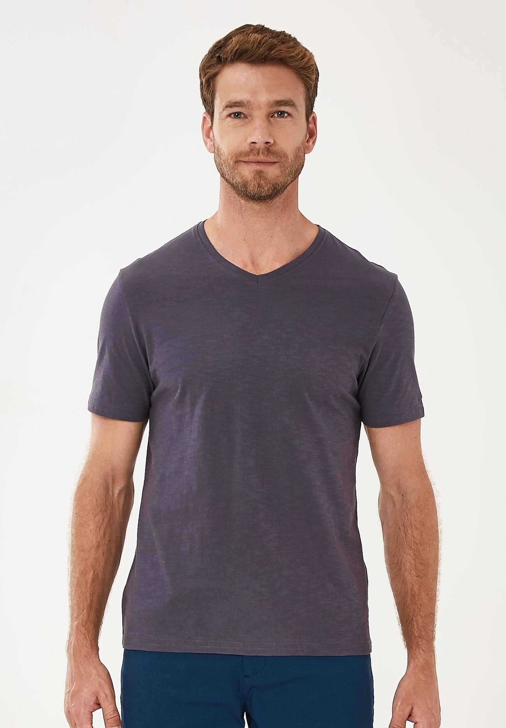 T-shirt basic in cotone biologico con scollo a V