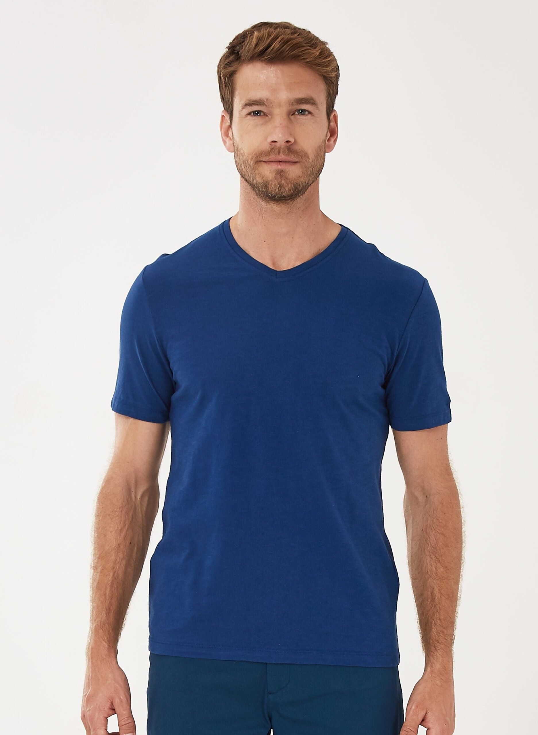 T-shirt basic in cotone biologico con scollo a V