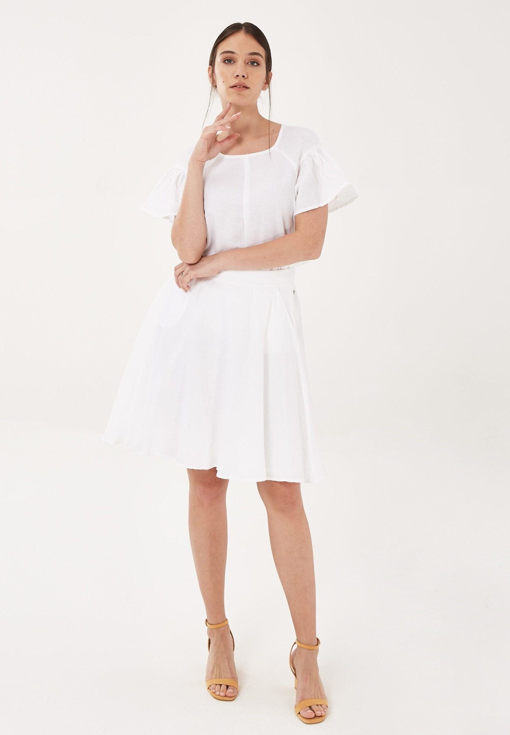 Minigonna svasata realizzata in lino con cotone biologico