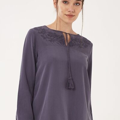 Blusa confeccionada en TENCEL™ Lyocell con bordado