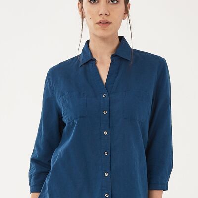 Blusa camicia realizzata in misto lino con taschini sul petto