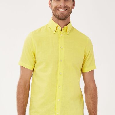 Camicia a maniche corte realizzata in lino con cotone biologico