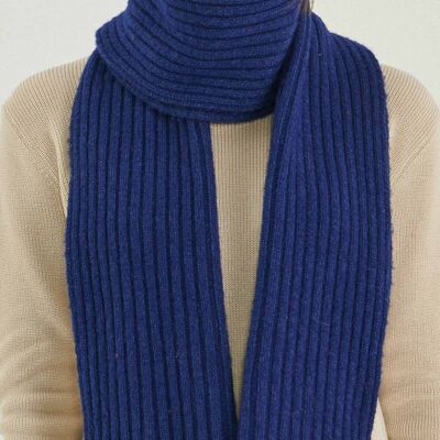 Unisex knitted scarf made of organic merino wool and organic cotton