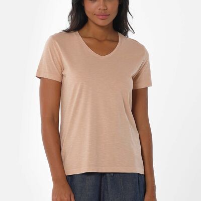 Camiseta teñida natural hecha de algodón orgánico.