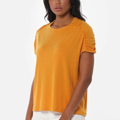 Camiseta confeccionada con REPREVE™ y LENZING™ ECOVERO™
