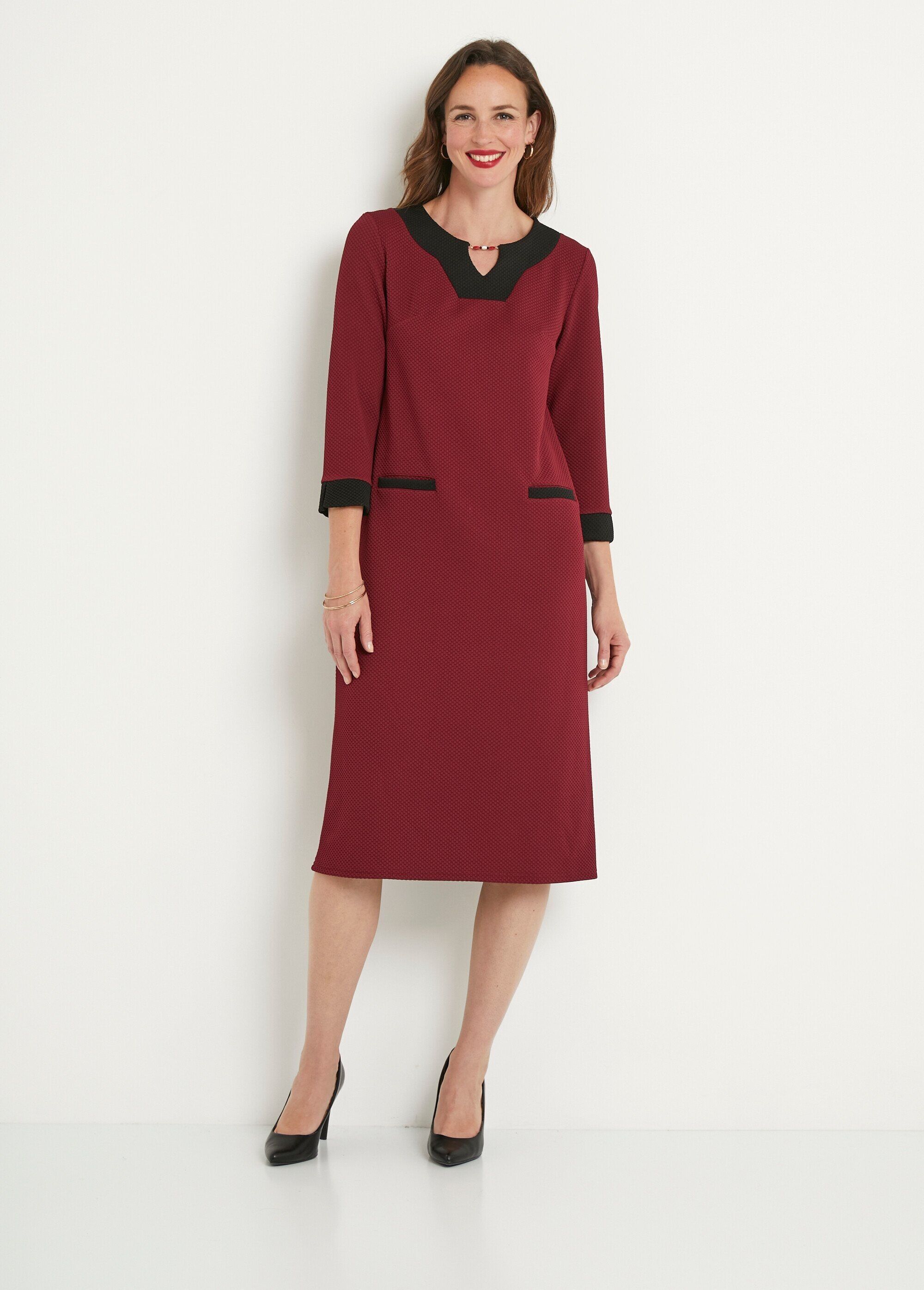 Abito corto dritto bicolore con maniche a 3/4